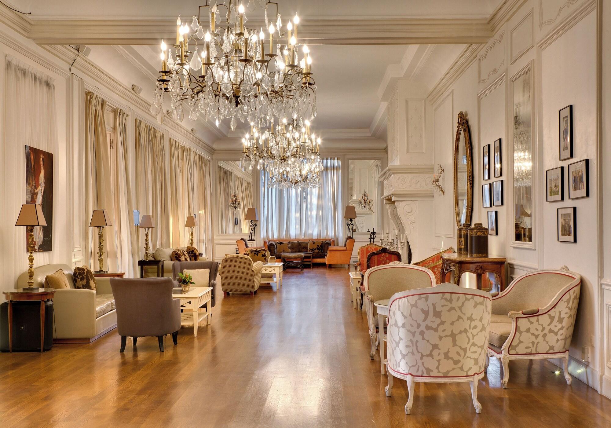 Vista Lobby Pavillon Henri IV Hotel Restaurant Gastronomique Terrasse