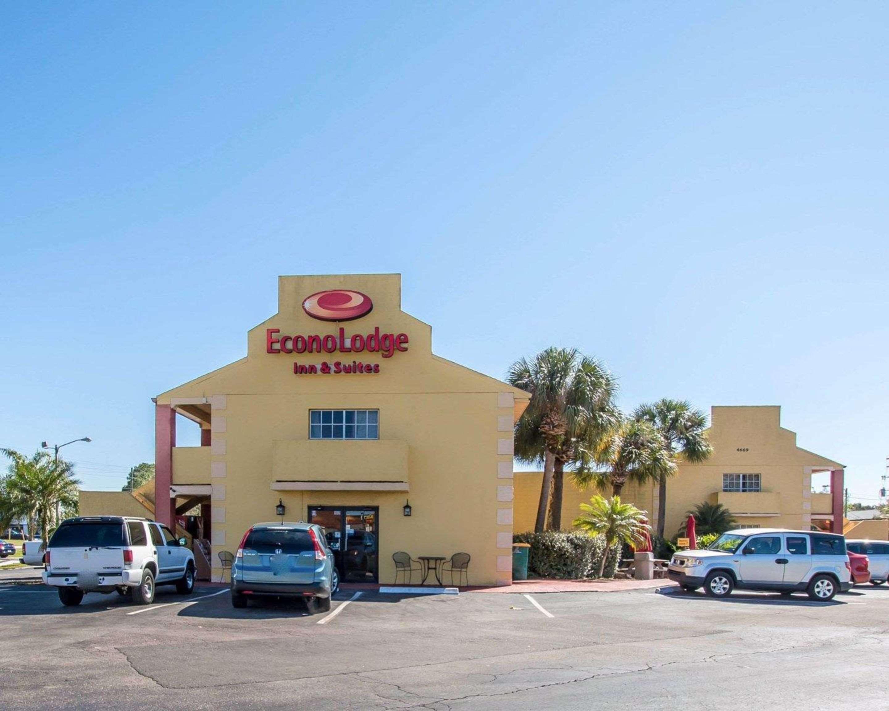 Vista Lobby Econo Lodge Inn & Suites Maingate Central