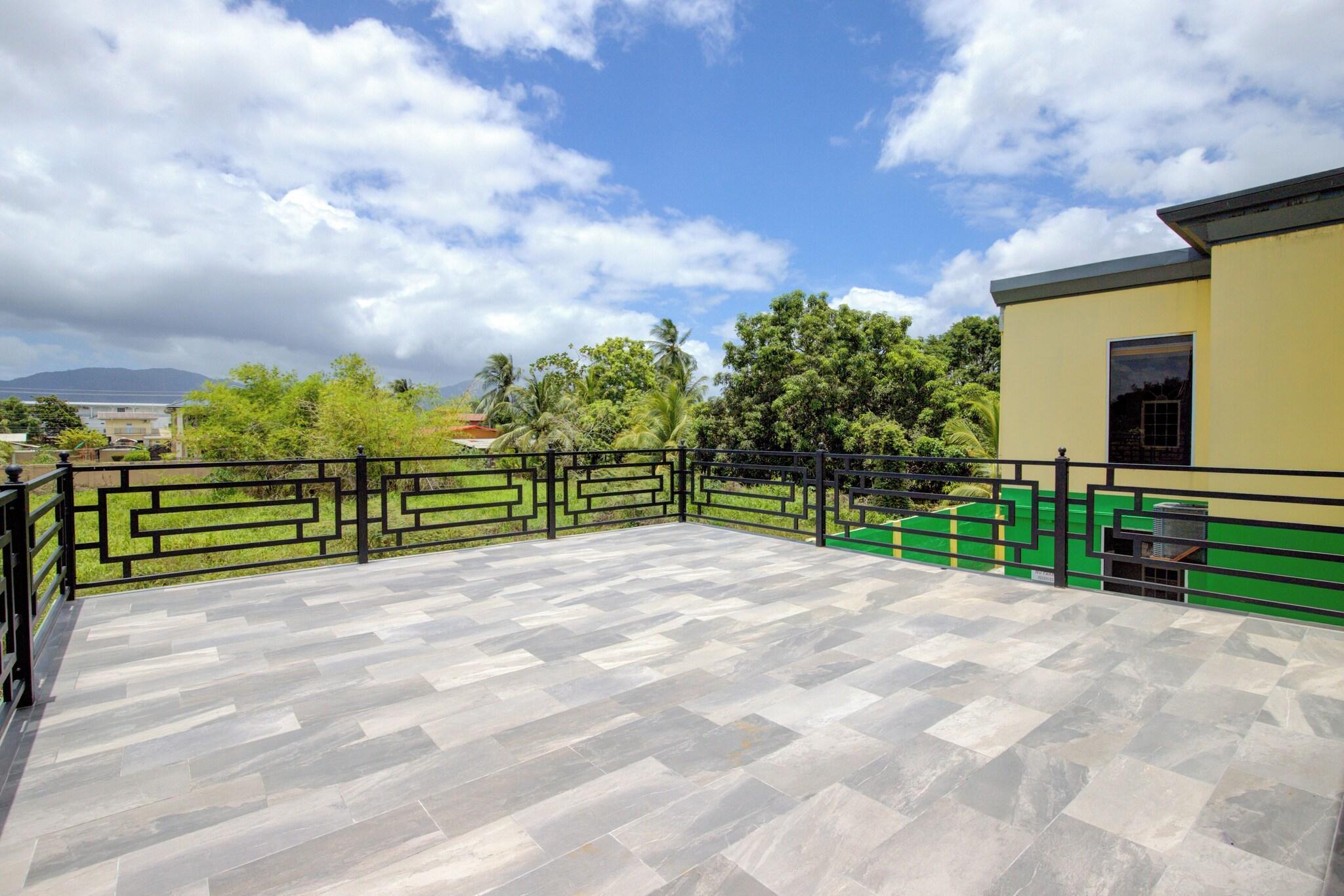 Varios Airport Suites Hotel