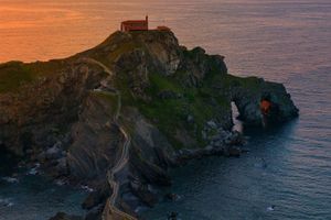 Actividad - Mirador de Gaztelugatxe y Puente de Vizcaya + Cata de txakoli