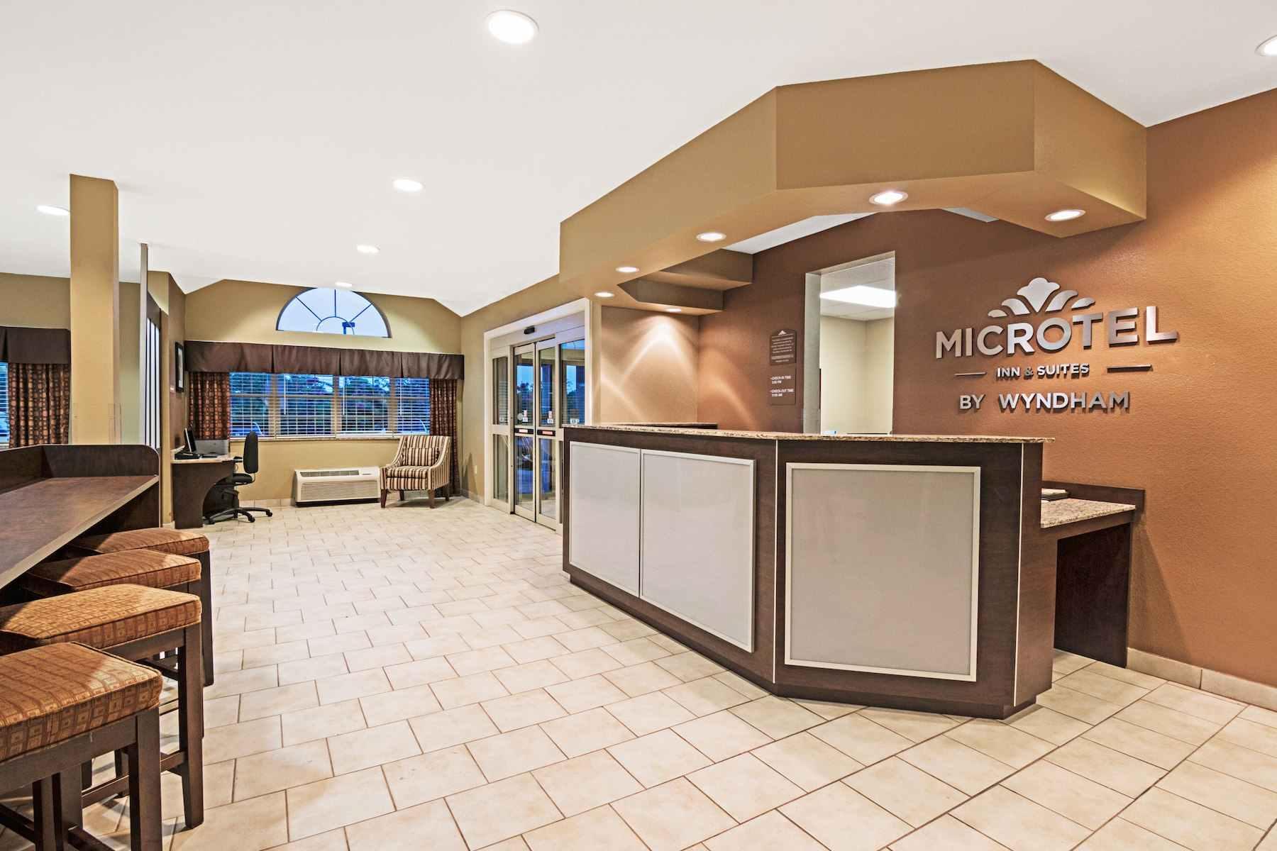 Vista Lobby Microtel Inn & Suites by Wyndham Austin Airport