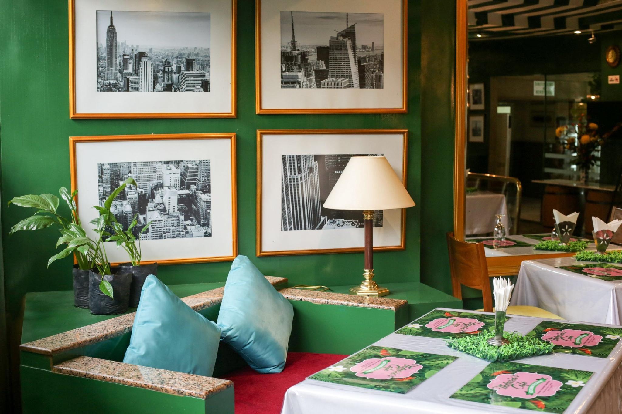 Restaurant Johns Pardede International Hotel