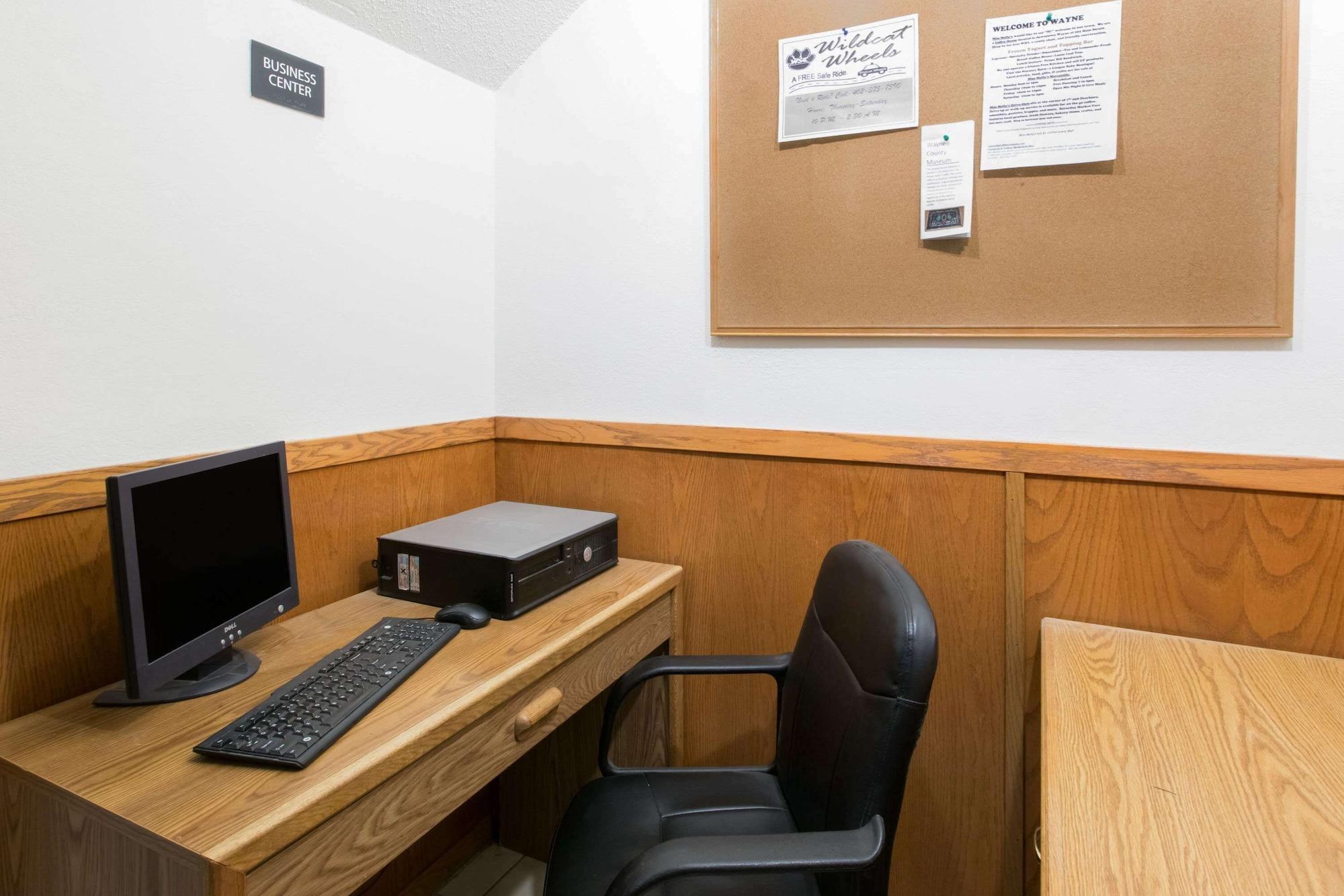 Centro de Negocios Super 8 by Wyndham Wayne