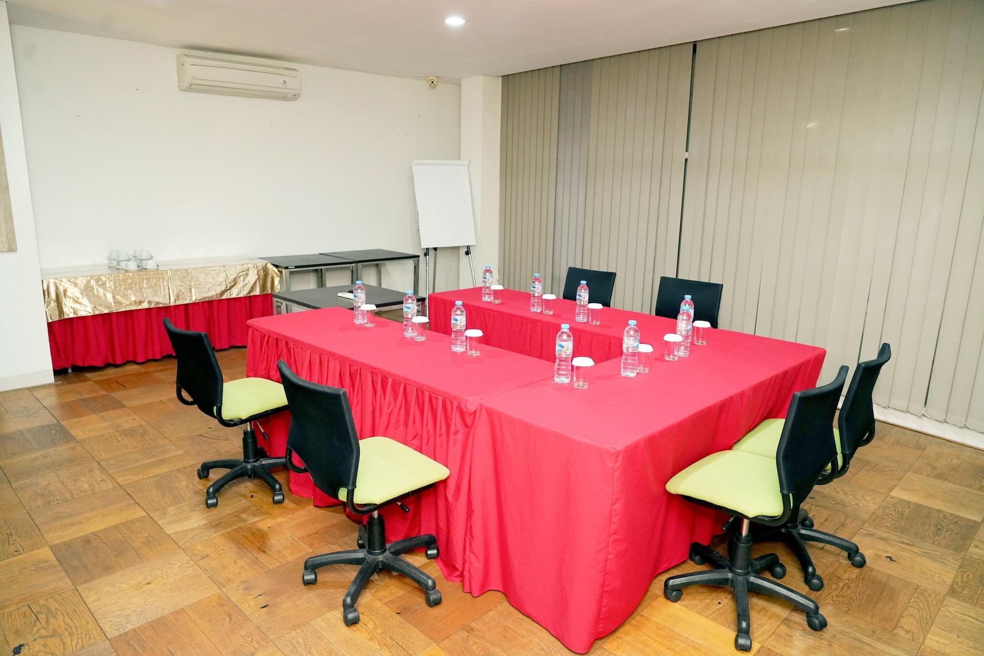 Sala de Reuniones Hotel Cikini