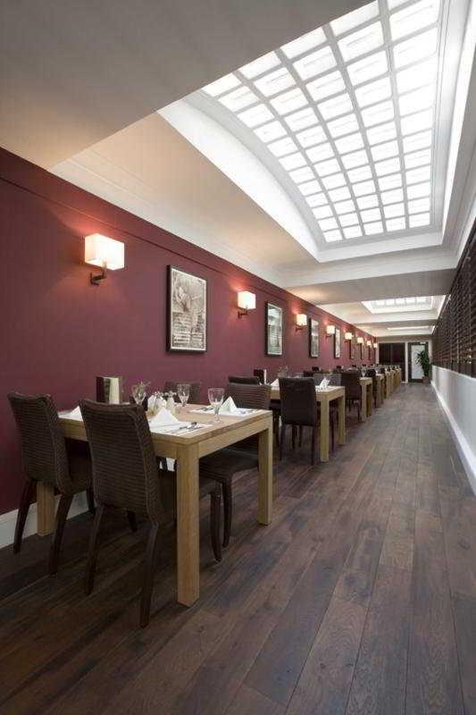 Restaurant Dolphin House Serviced Apartments