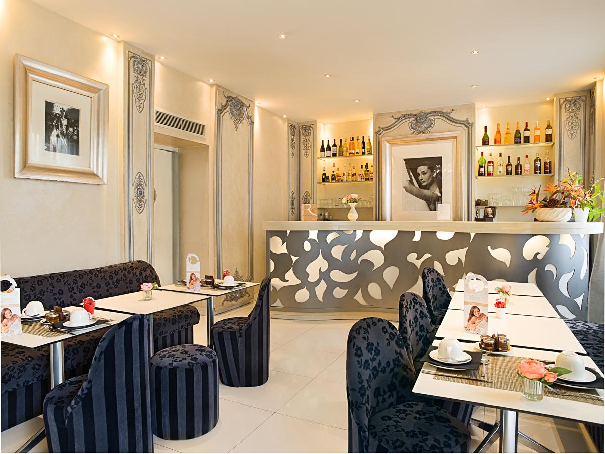 Bar/Salón Hotel Renoir