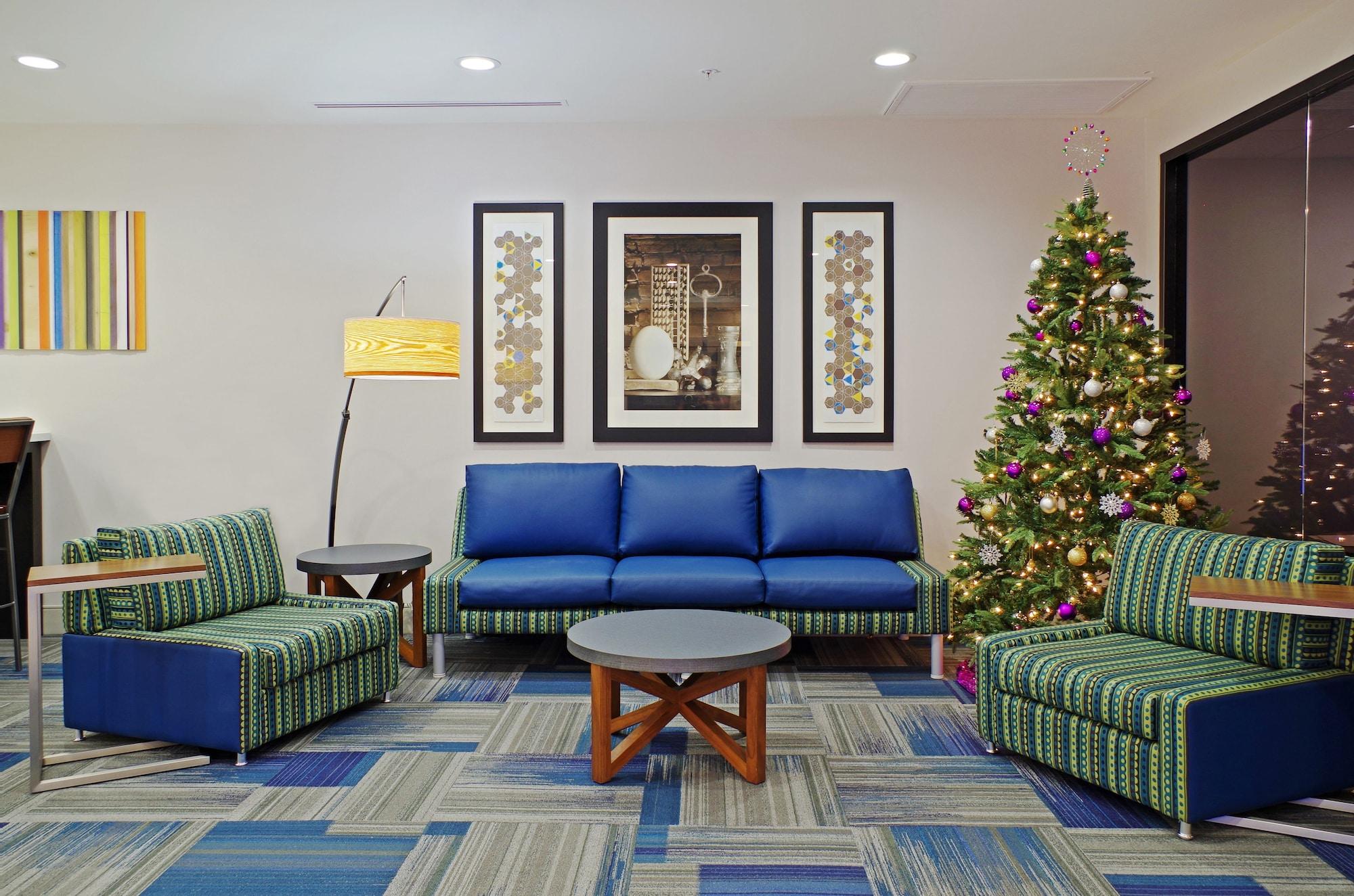 Vista Lobby Holiday Inn Express Hotel & Suites Phoenix North Scottsdale by IHG