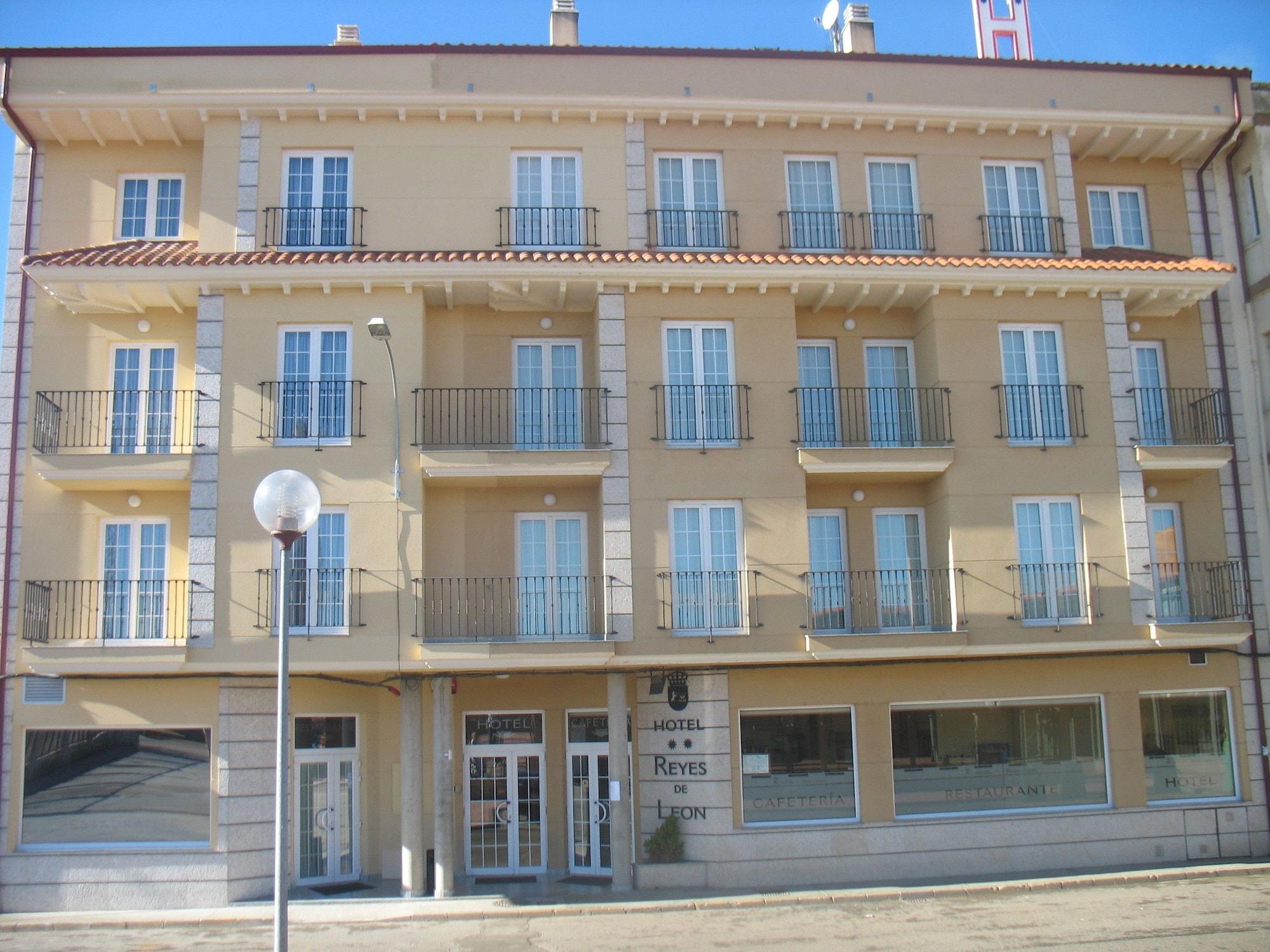 Varios Hotel Reyes de León