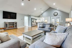 Alquiler Vacacional - Modern Retreat w/ Mtn Views in Maggie Valley!