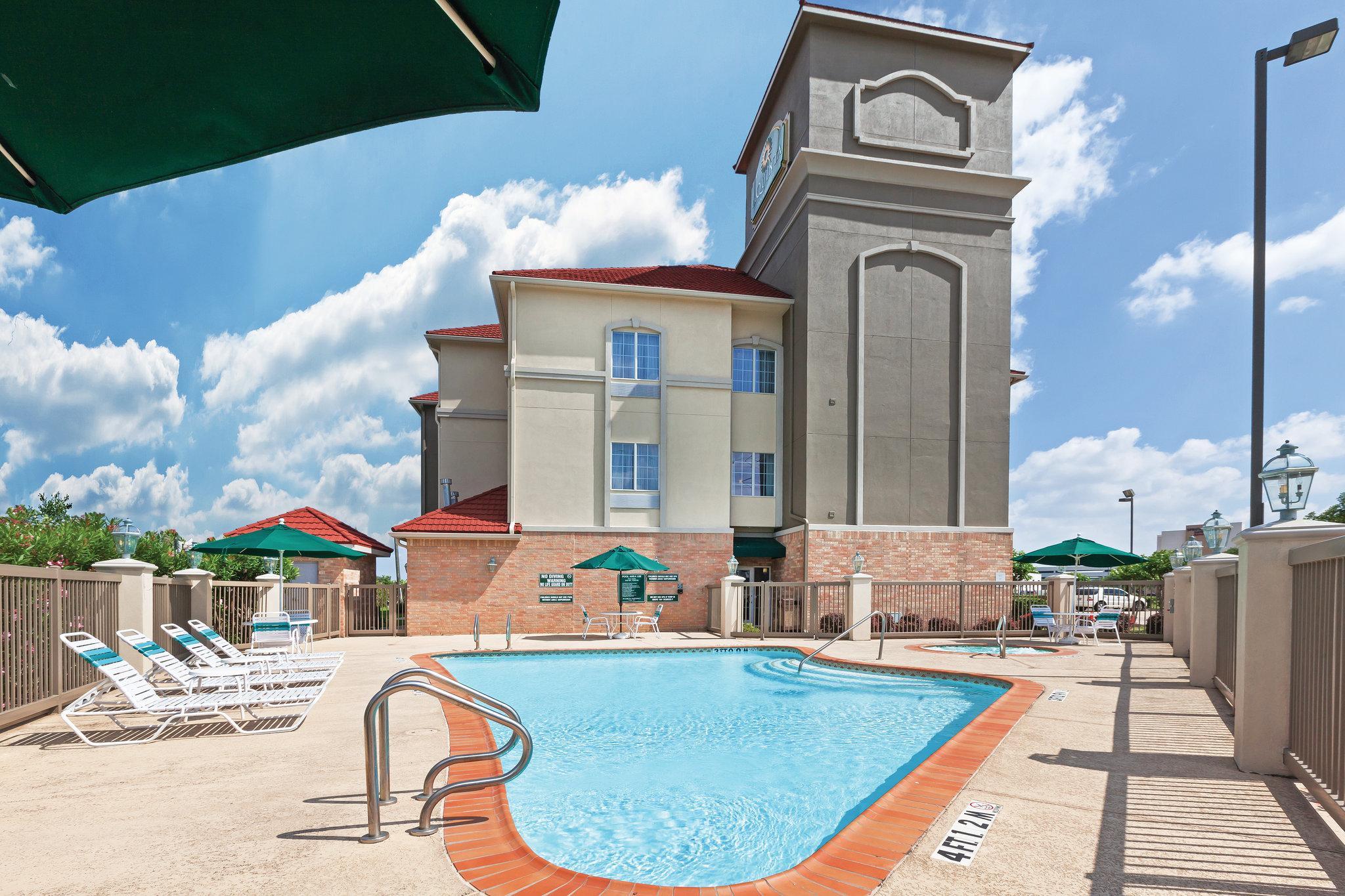 Vista Exterior Sonesta Essential Houston Westchase