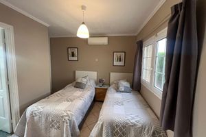 Alquiler Vacacional - A beautiful 4 bedroom villa with en suite bathrooms, large private garden & Pool