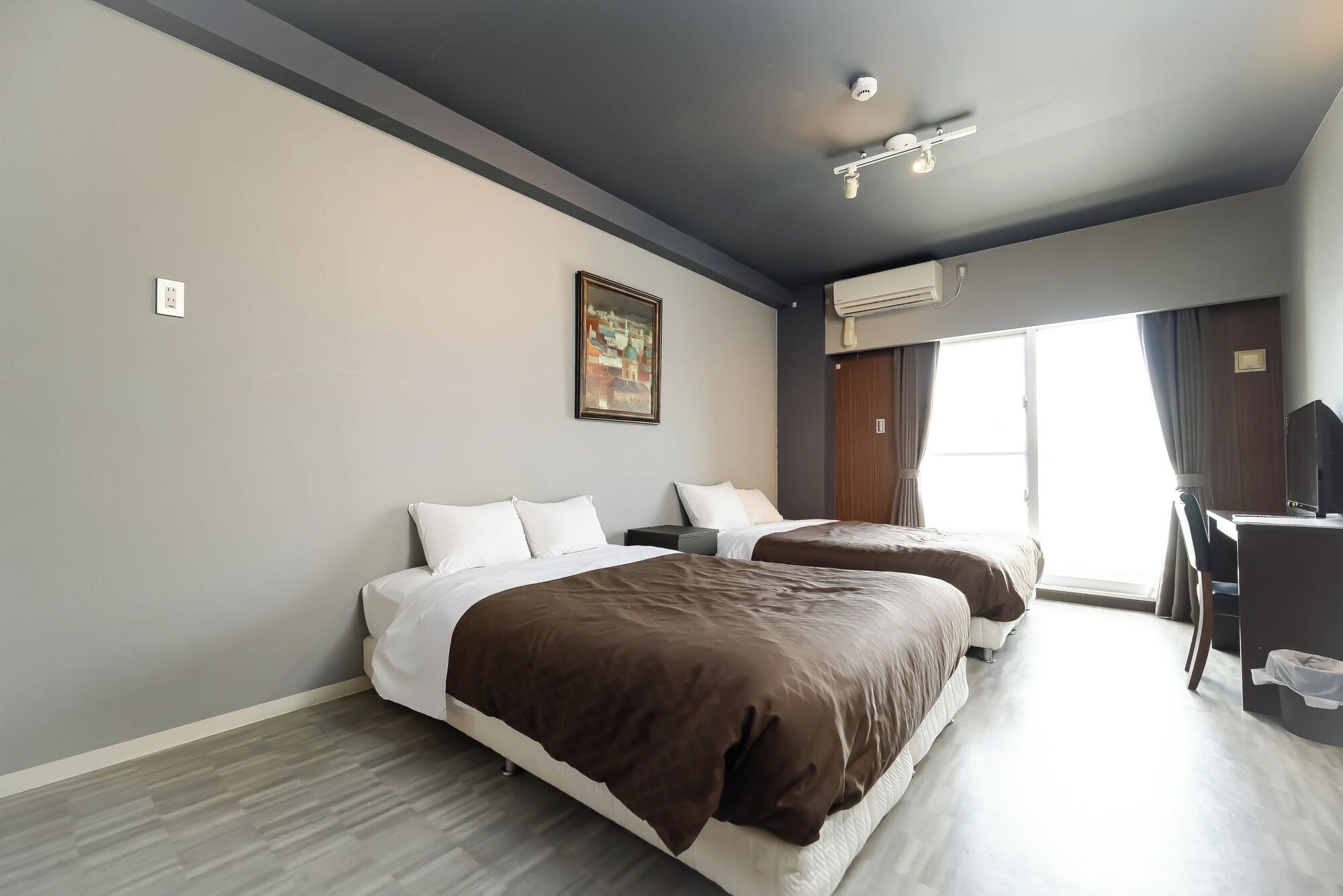 Varios Mr. Kinjo inn D-buil