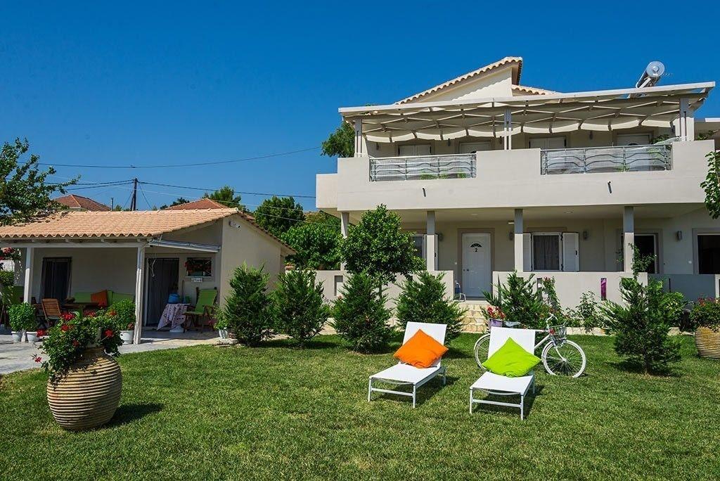Varios Tesys Studios & Apartments