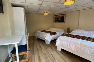 Alojamiento - Cozy Family Room with private bathroom central North of Quito best location.