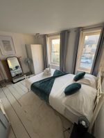 Alquiler Vacacional - Lovely home five minute walk from River Wi-Fi free parking & Garden