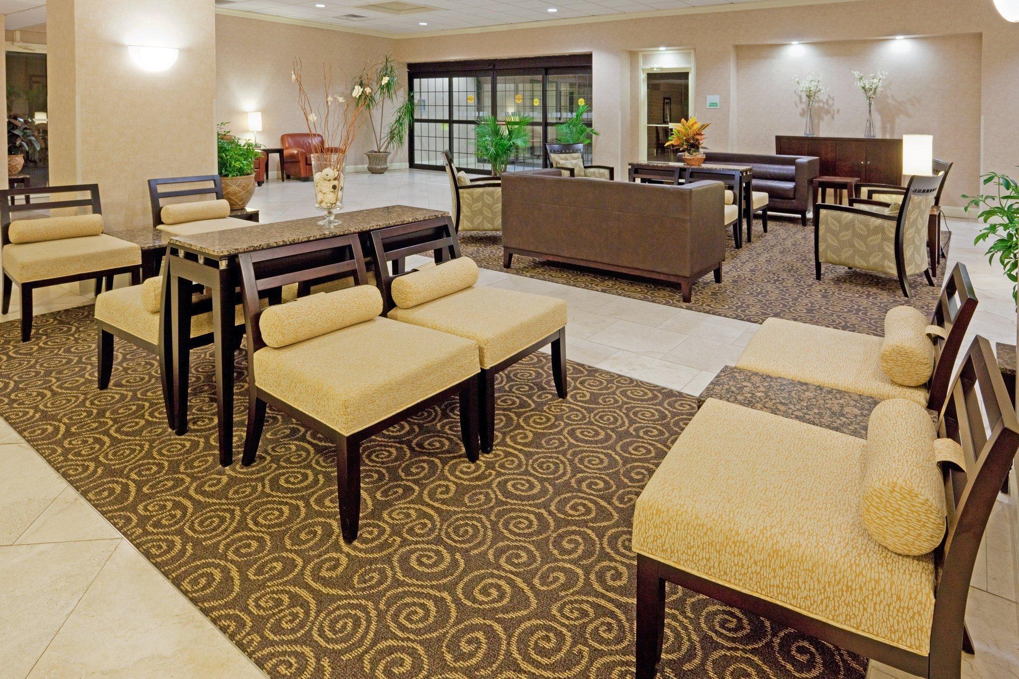 Vista Lobby Holiday Inn Hotel & Suites Boston - Peabody by IHG