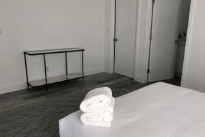 Alquiler Vacacional - Brand NEW Luxury Spacious 3bdr Townhome Close to 3rd St