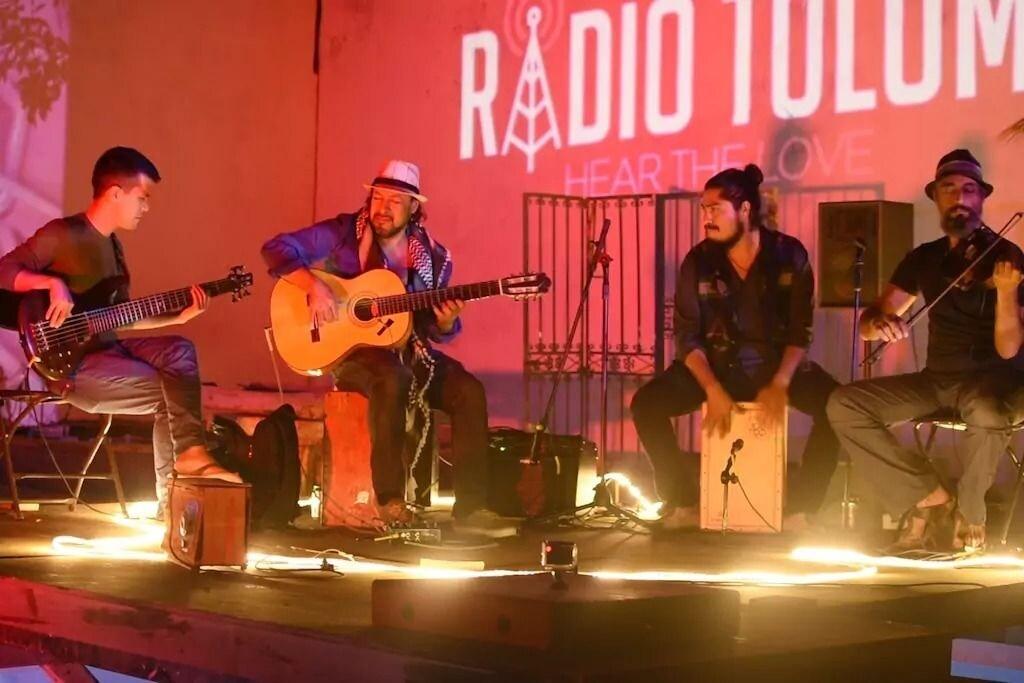Bar/Salón Radio Tulum Hotel