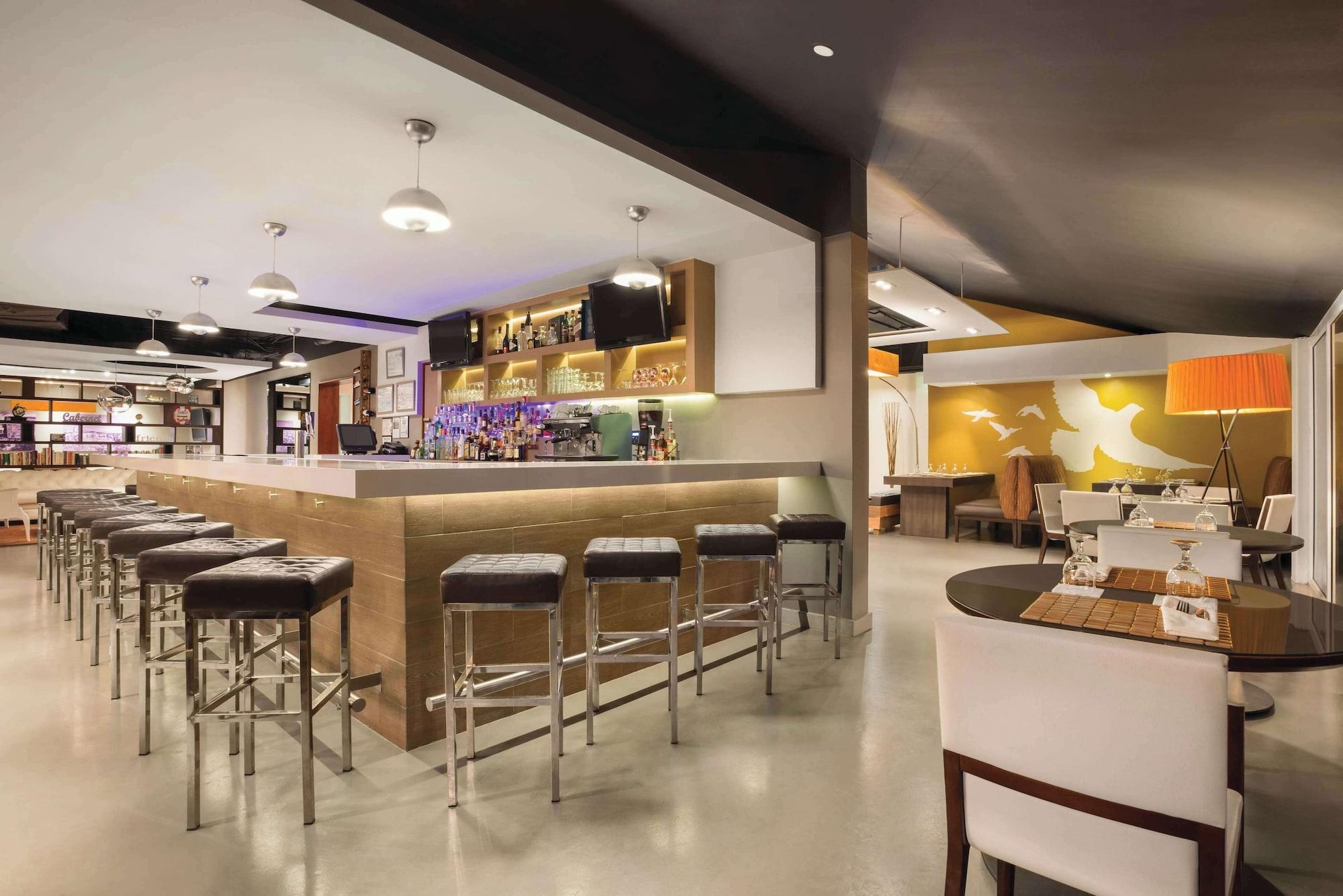 Restaurant TRYP by Wyndham Isla Verde