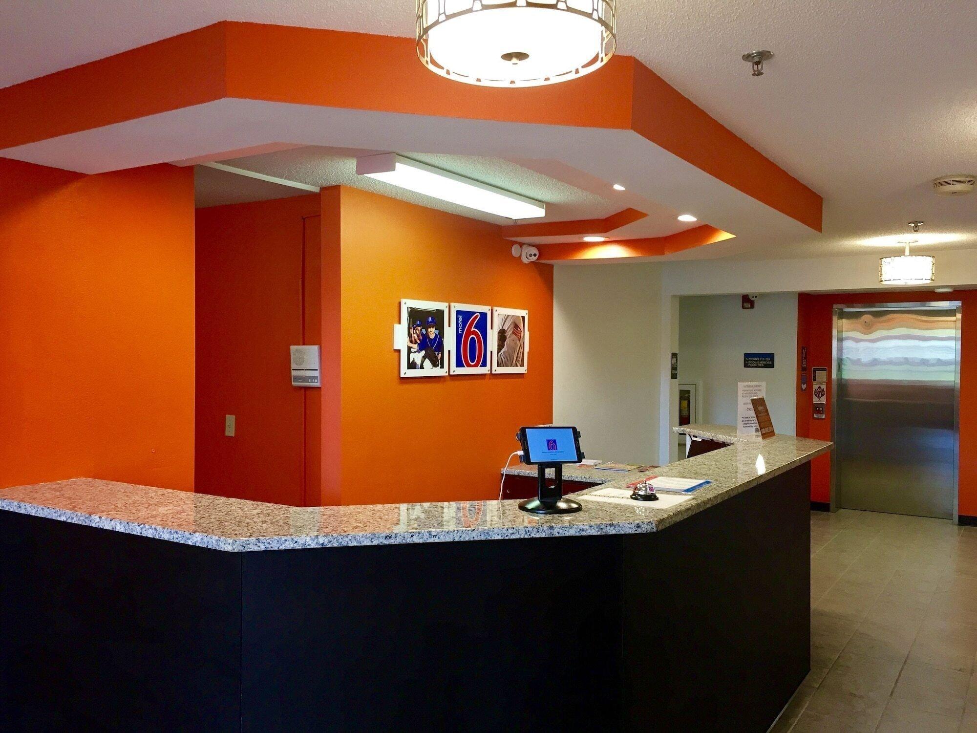 Vista Lobby Motel 6 Streetsboro, OH