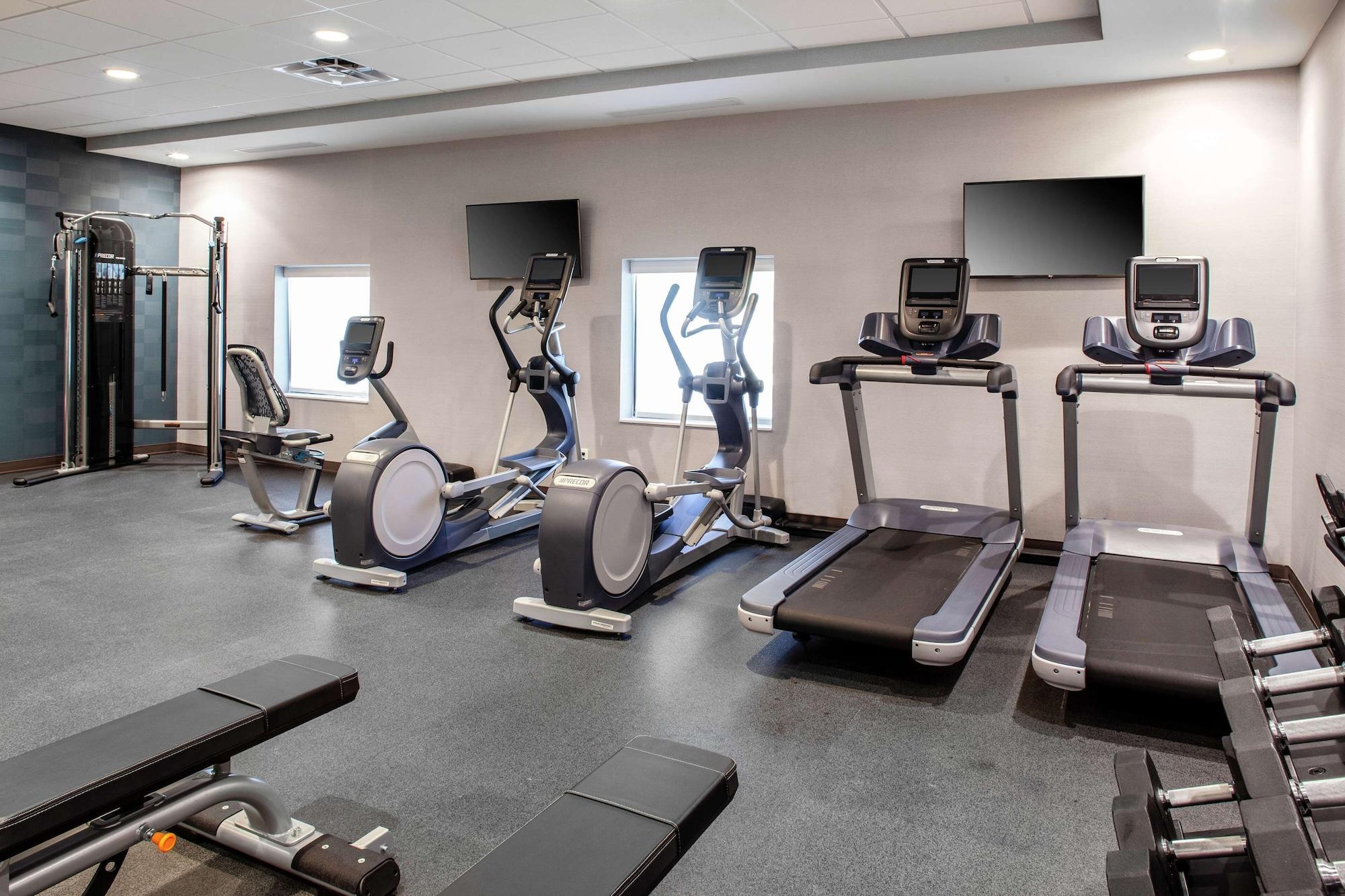 Gimnasio Home2 Suites by Hilton Bloomington