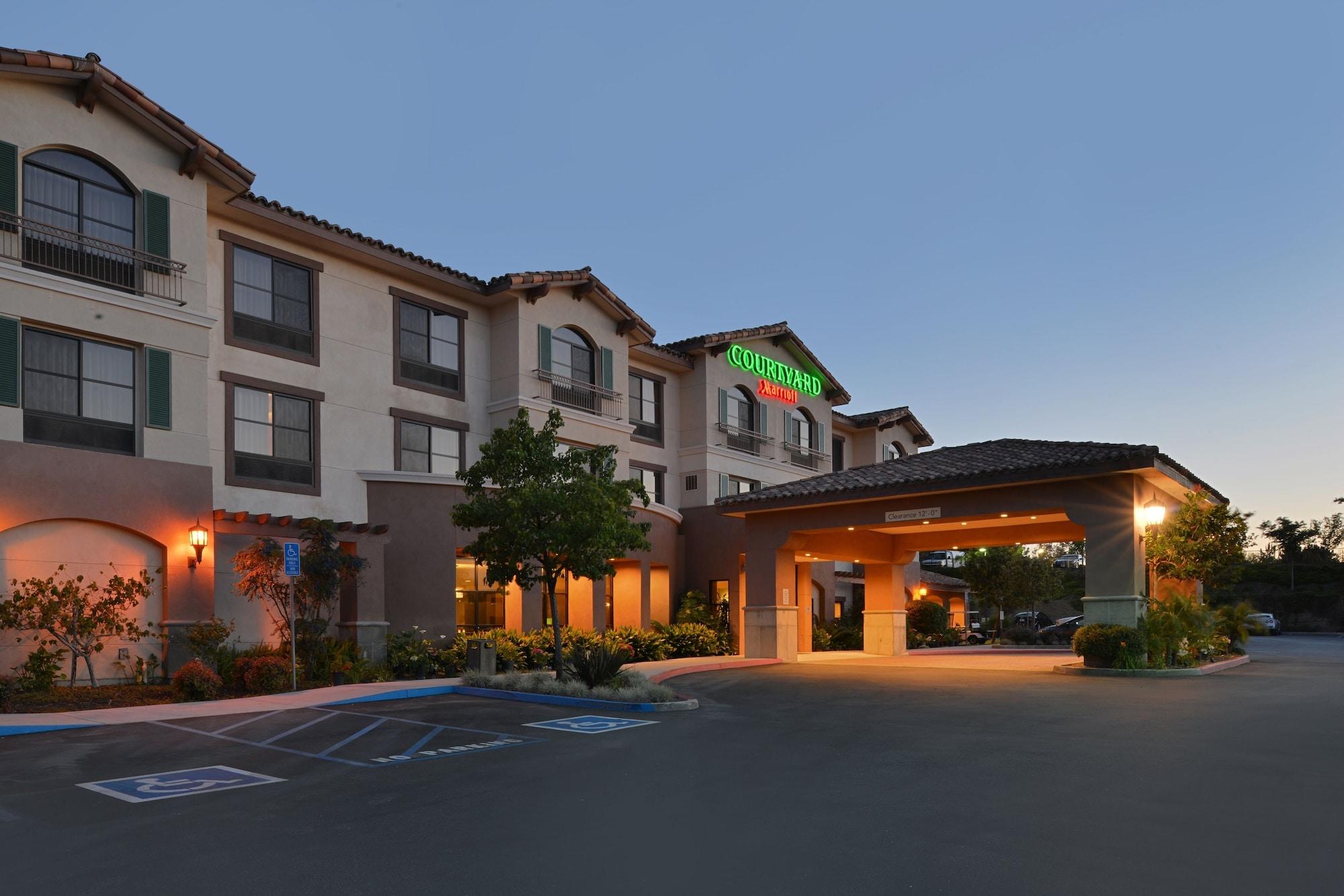 Vista Exterior Courtyard Thousand Oaks Ventura County