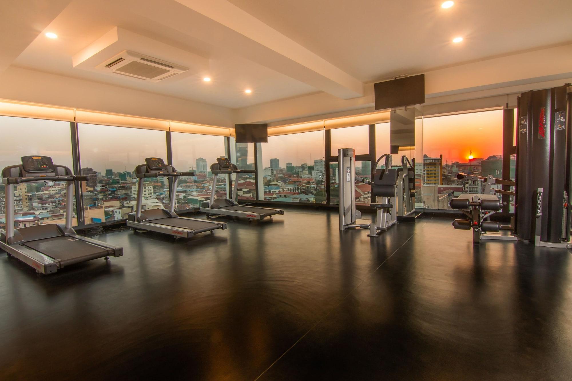 Gimnasio SUN & MOON, Urban Hotel