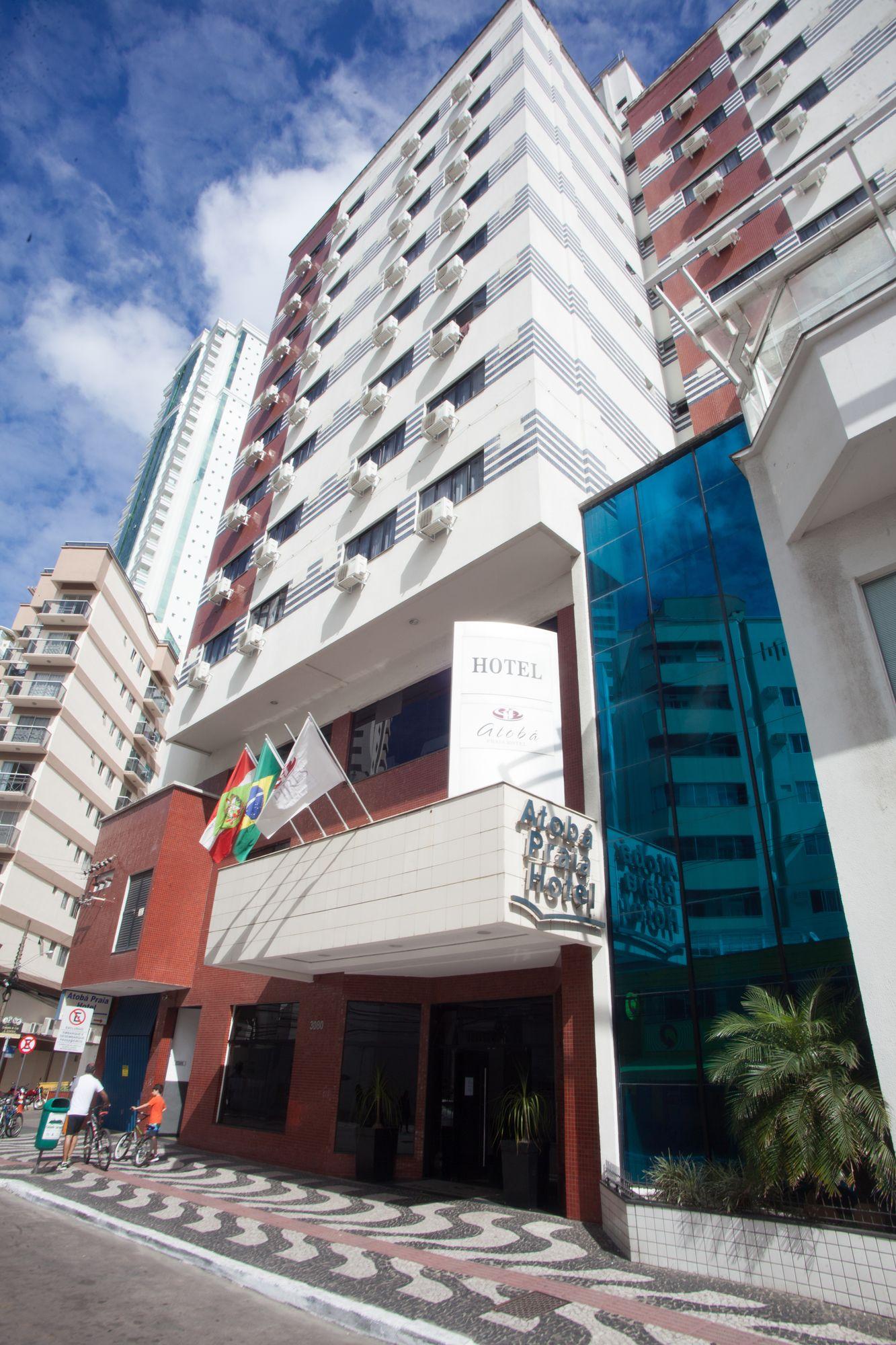 Vista da fachada Atobá Praia Hotel