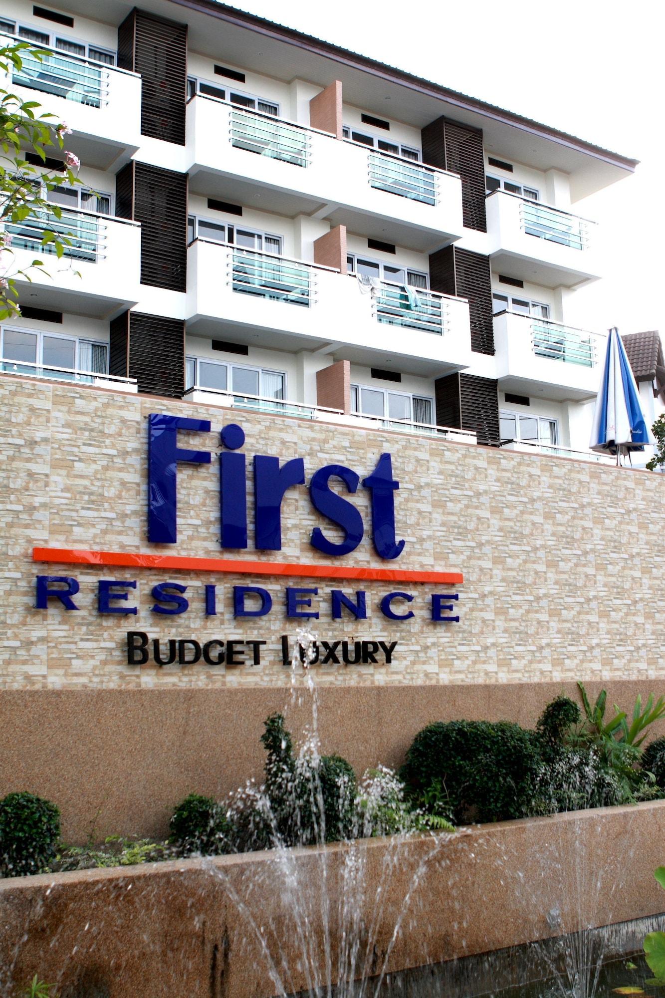 Vista Exterior First Residence Hotel