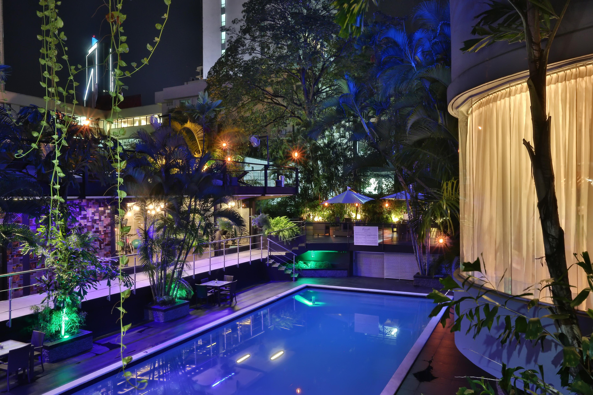 Vista Piscina RIANDE URBAN HOTEL