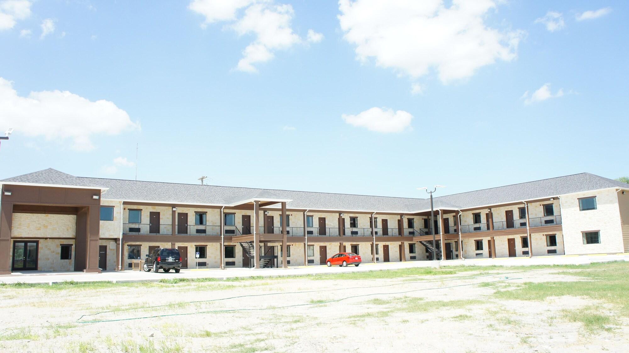 Vista Exterior Lux Inn and Suites