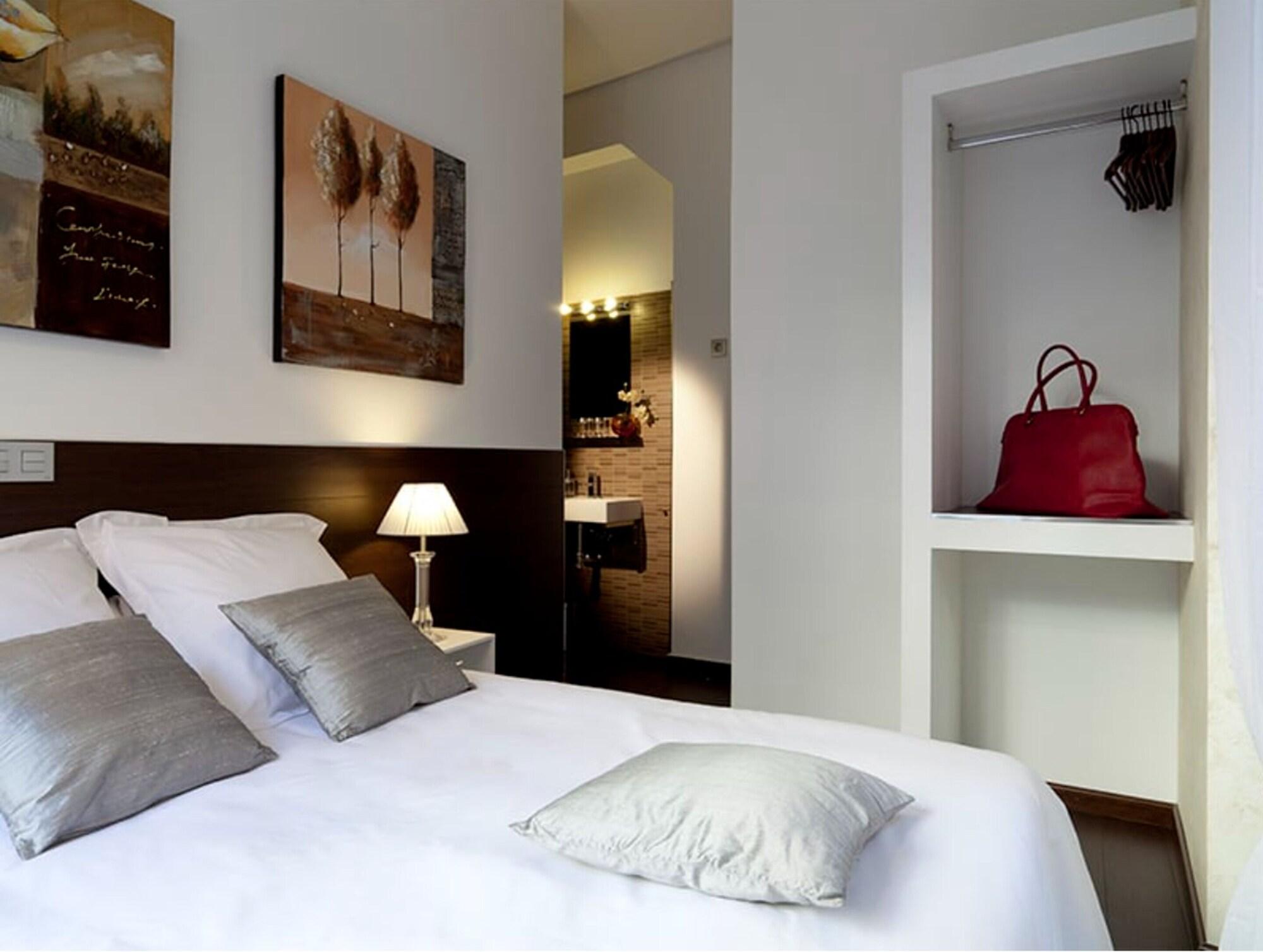 Varios THC Latina Hostel