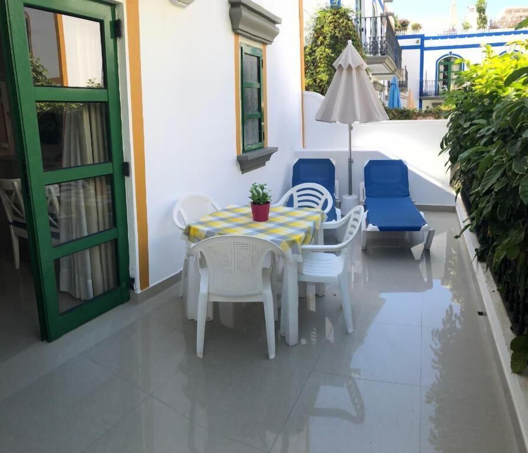 Vista Exterior Billy's Puerto de Mogán Apartments by LIVVO