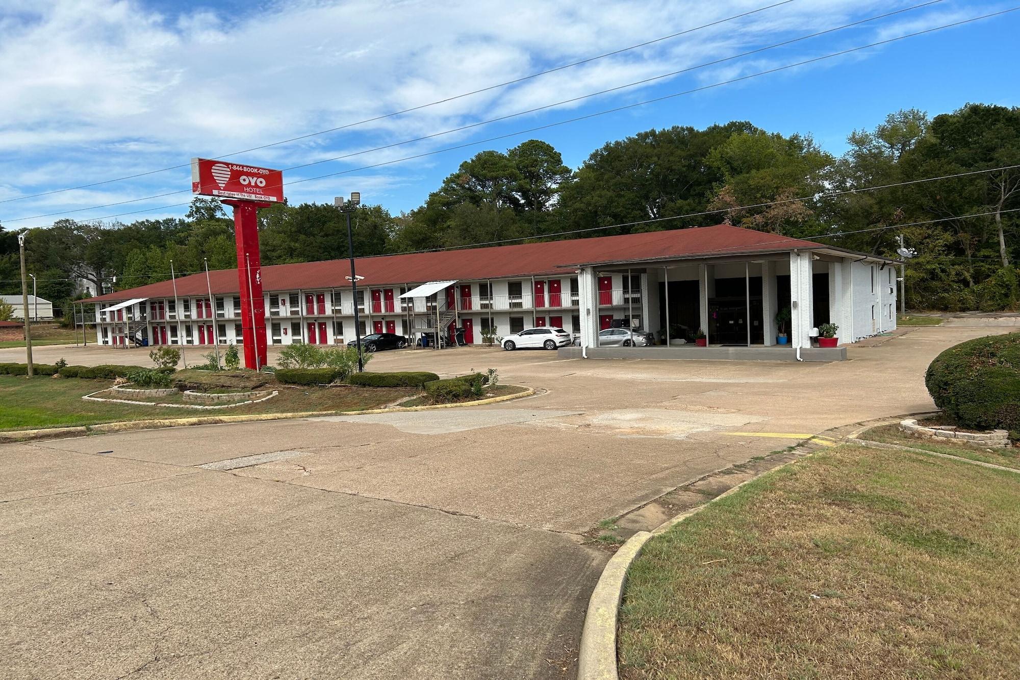 Varios OYO Hotel Jefferson TX Hwy 59