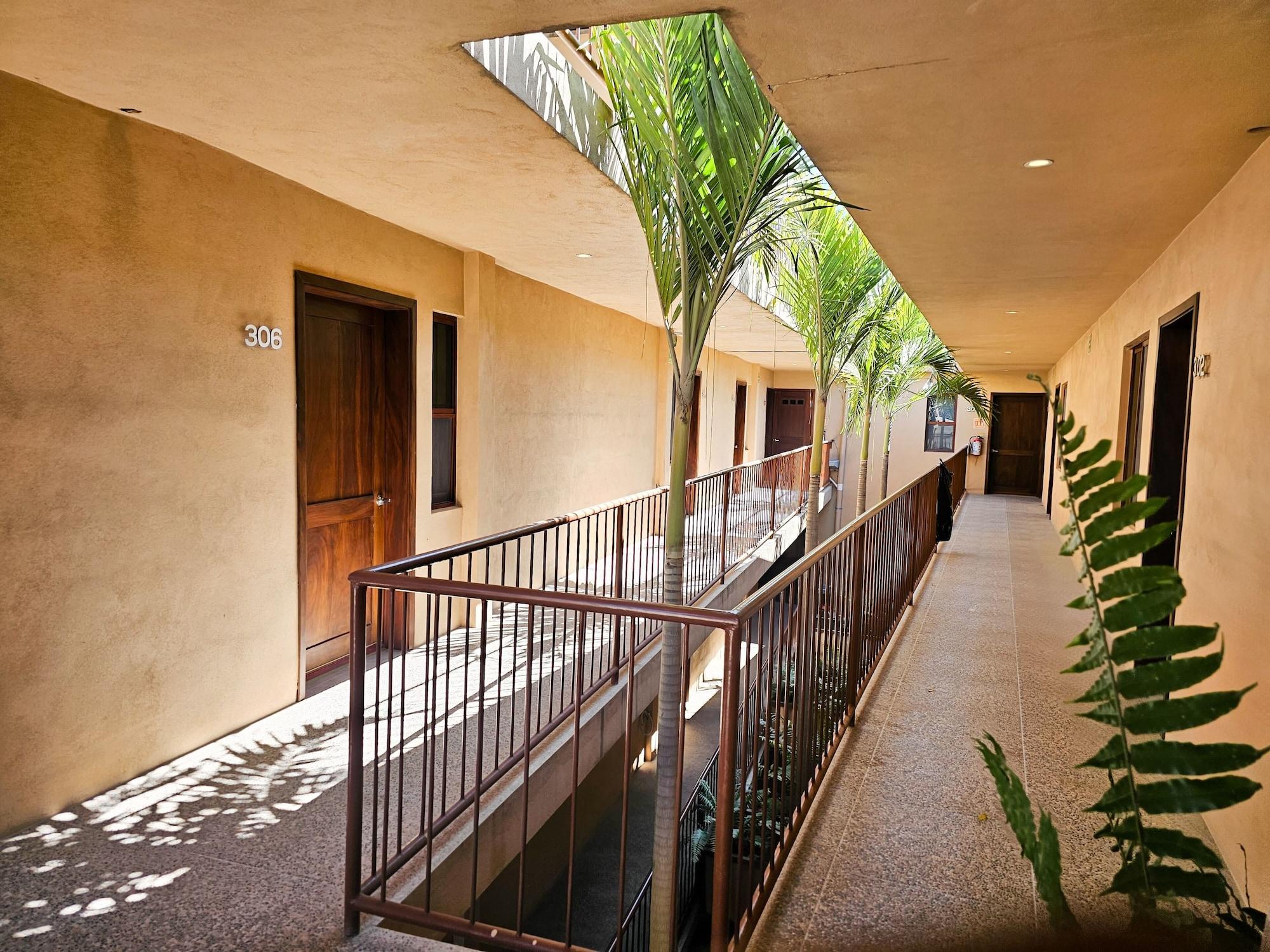 Varios Pacifico Hotel