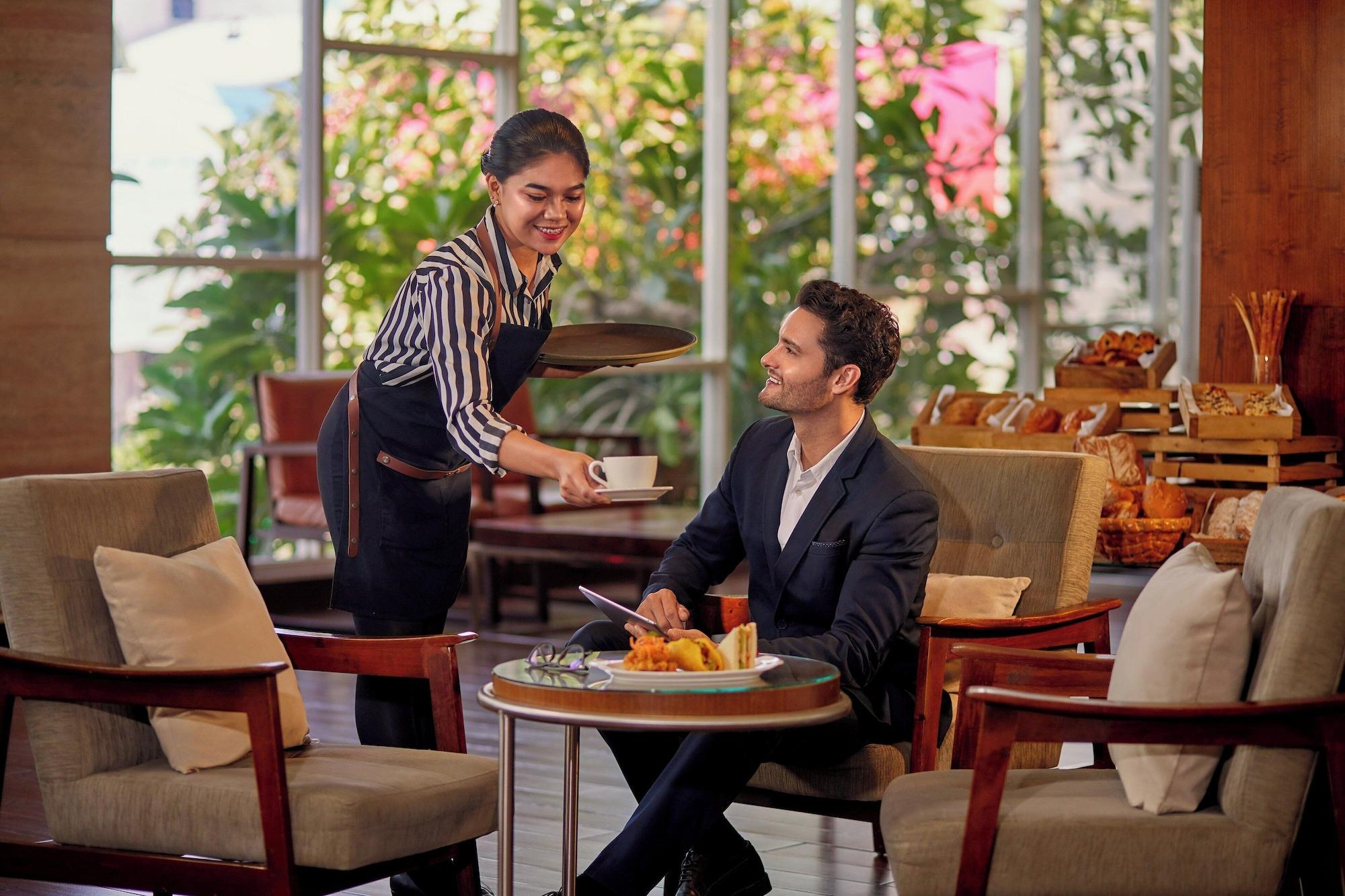 Restaurant Four Points By Sheraton Makassar