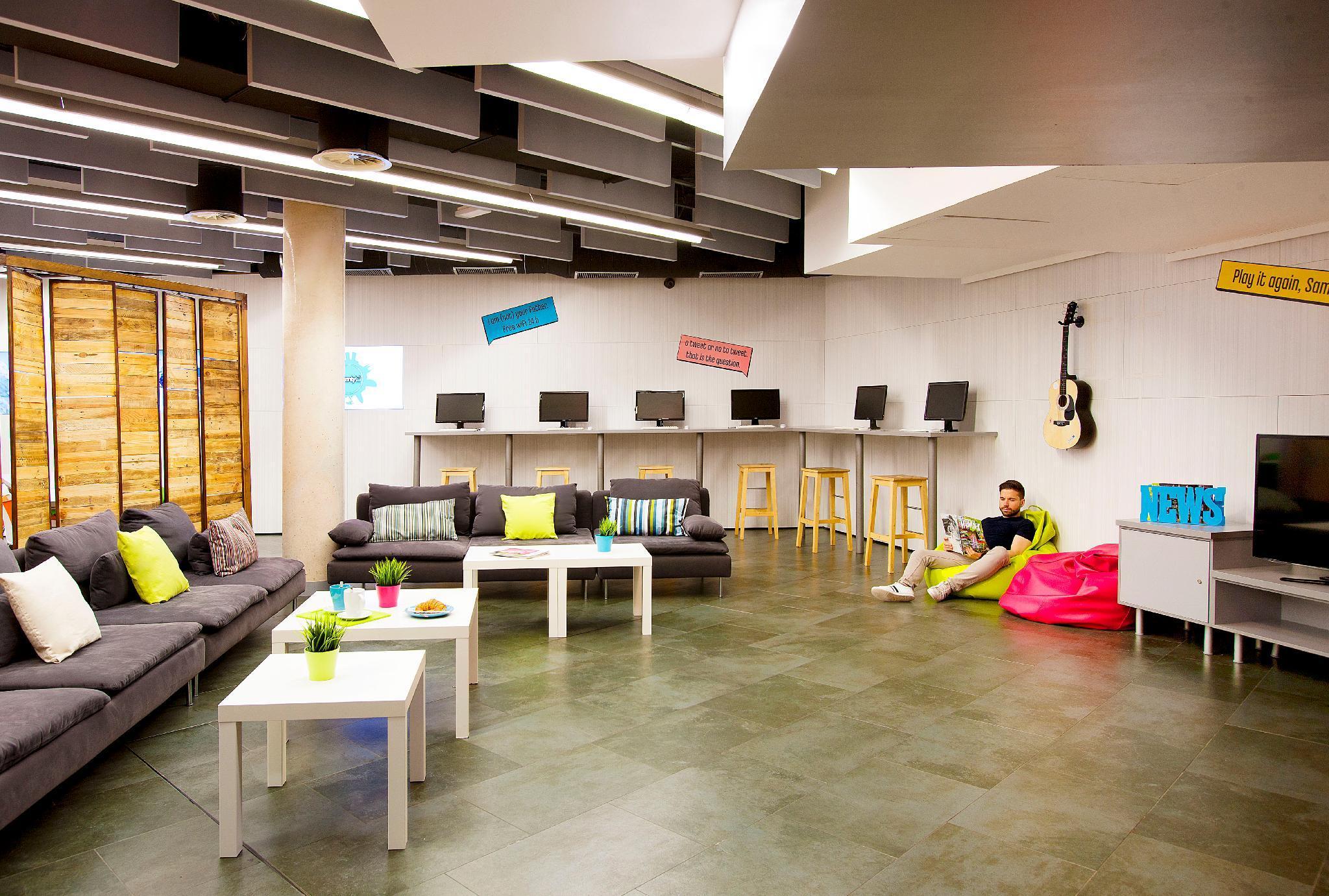 Restaurant Twentytu Hostel Barcelona