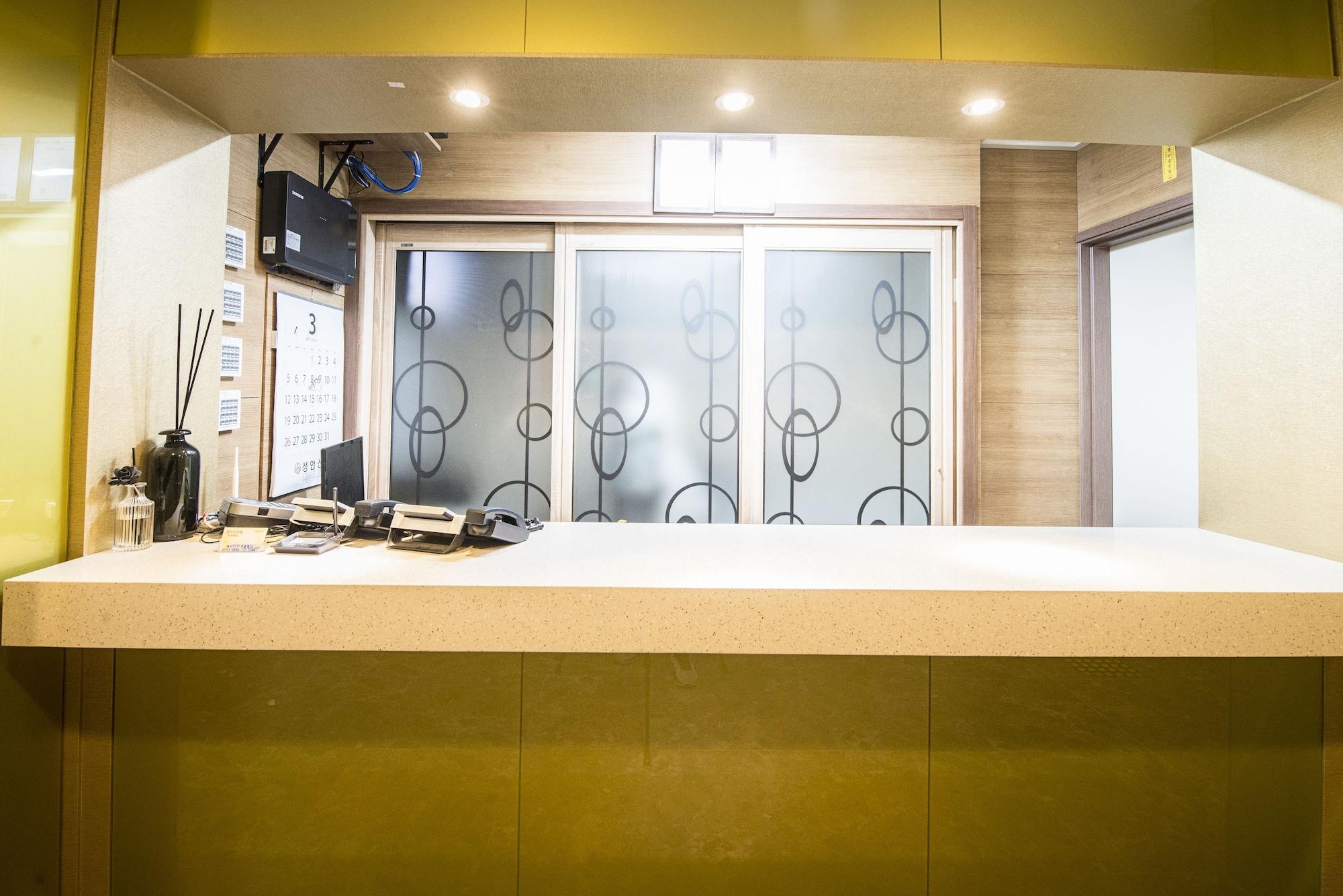 Vista Lobby Champion Hotel Jeju
