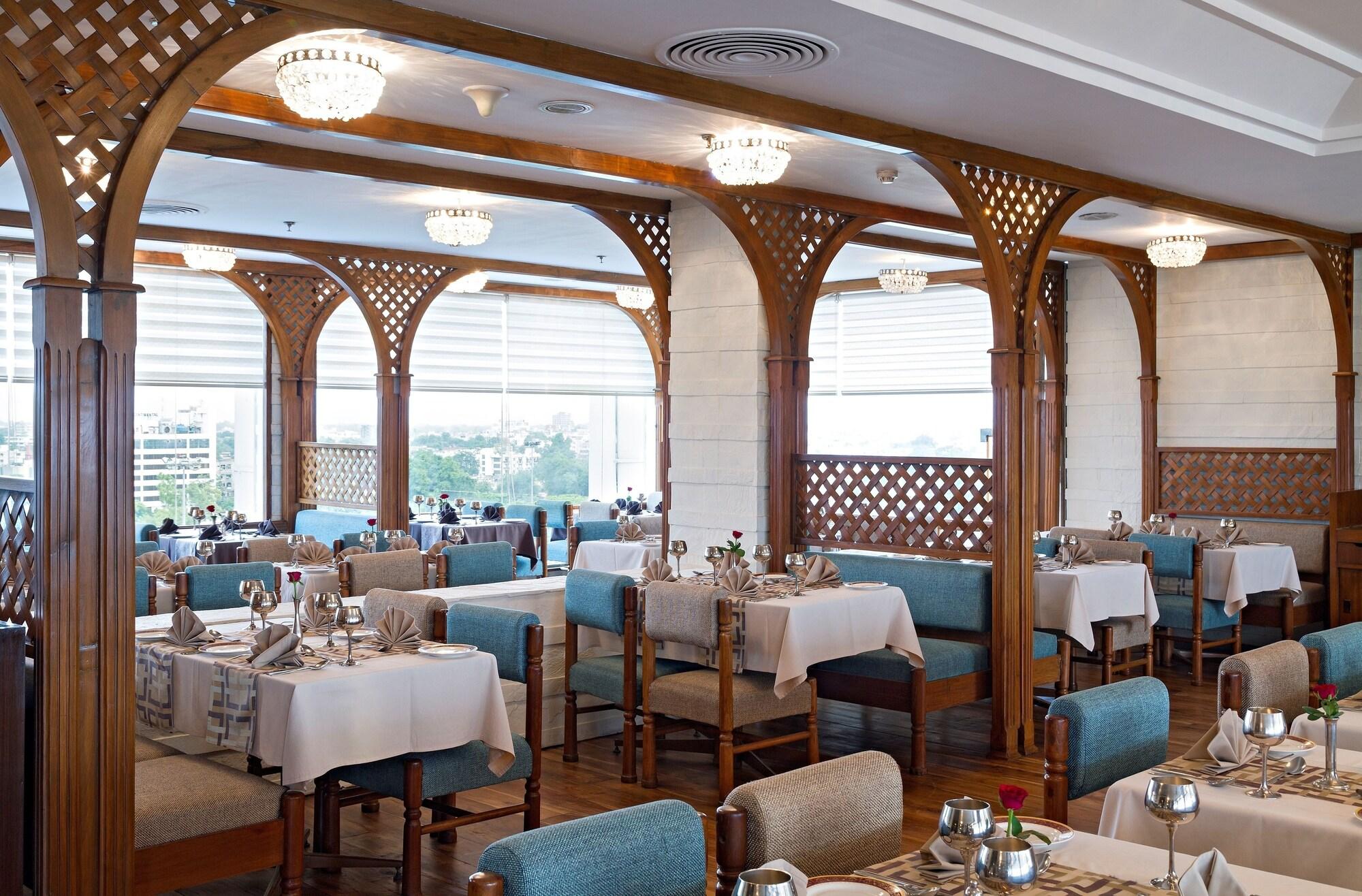 Vista Lobby Clarks Avadh, Lucknow