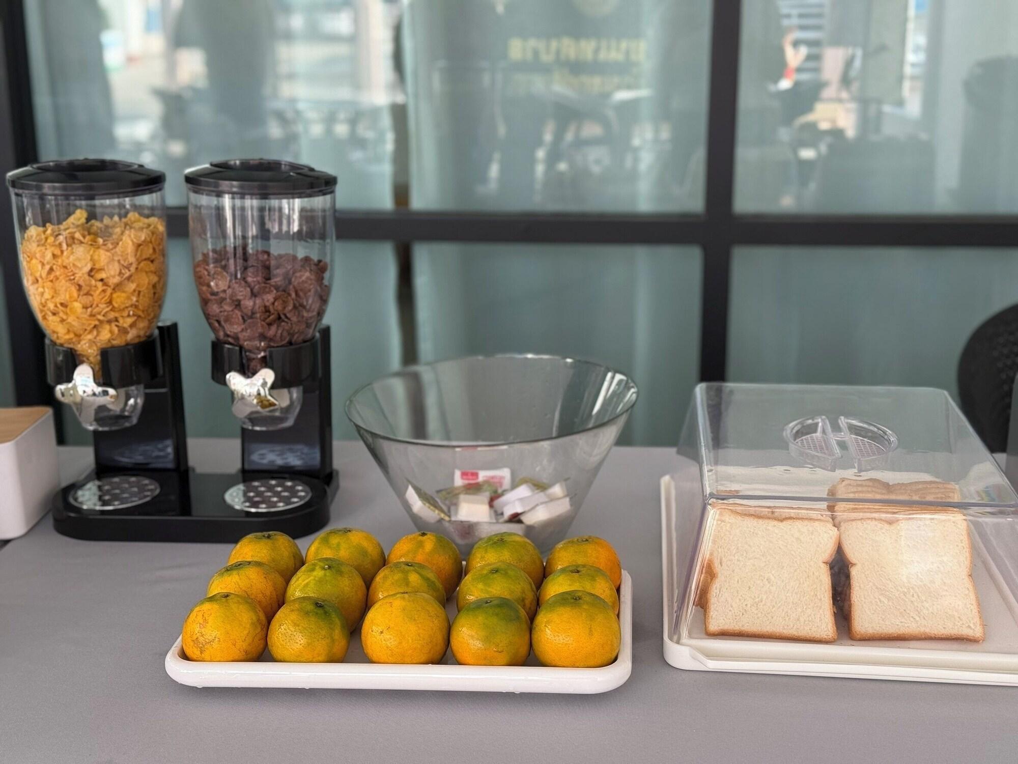 Restaurant R2 Bed and Pool Kanchanaburi