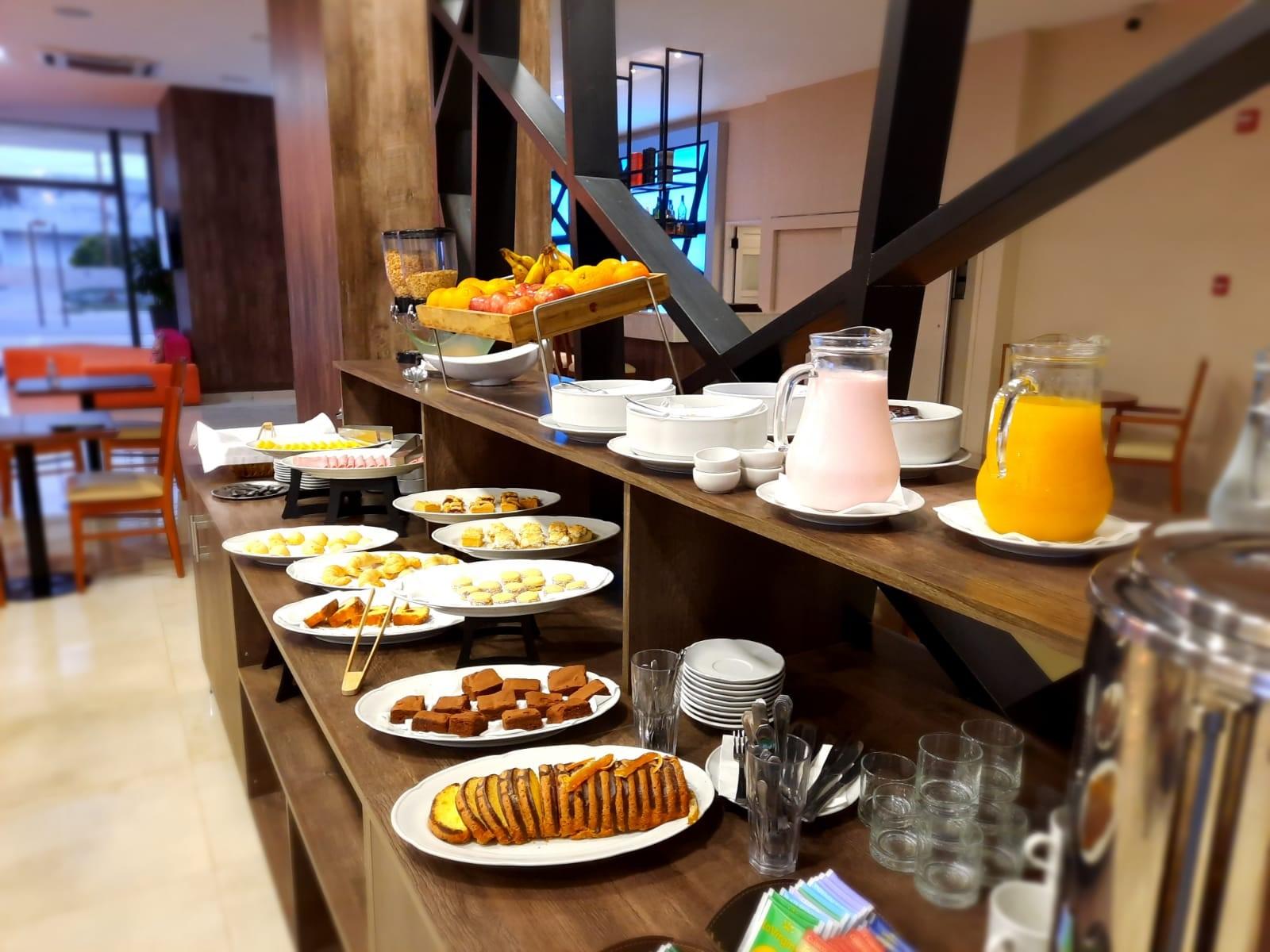 Área de desayuno PLATINUM HOTEL CASINO CHARATA