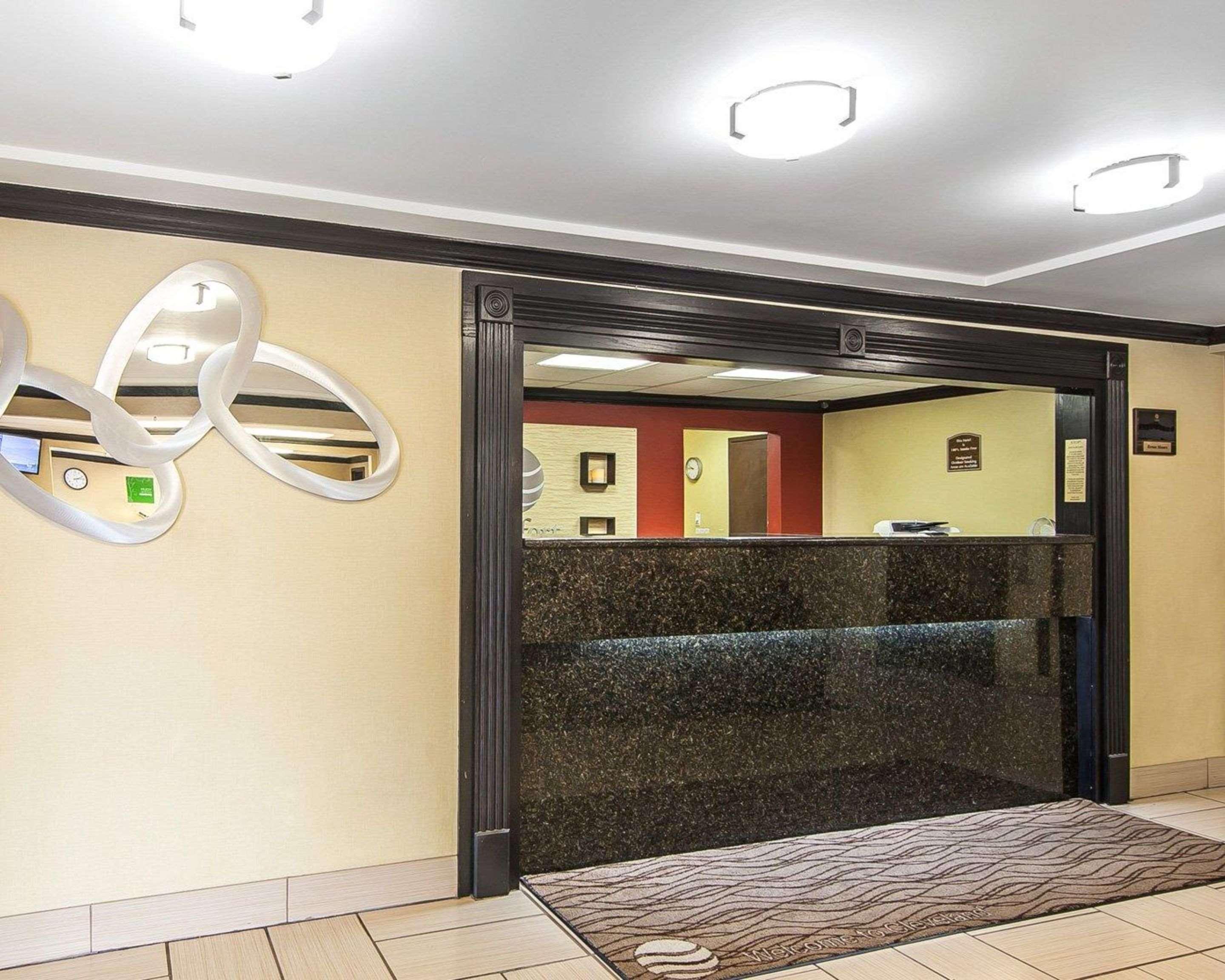Vista Lobby Comfort Inn & Suites Cleveland