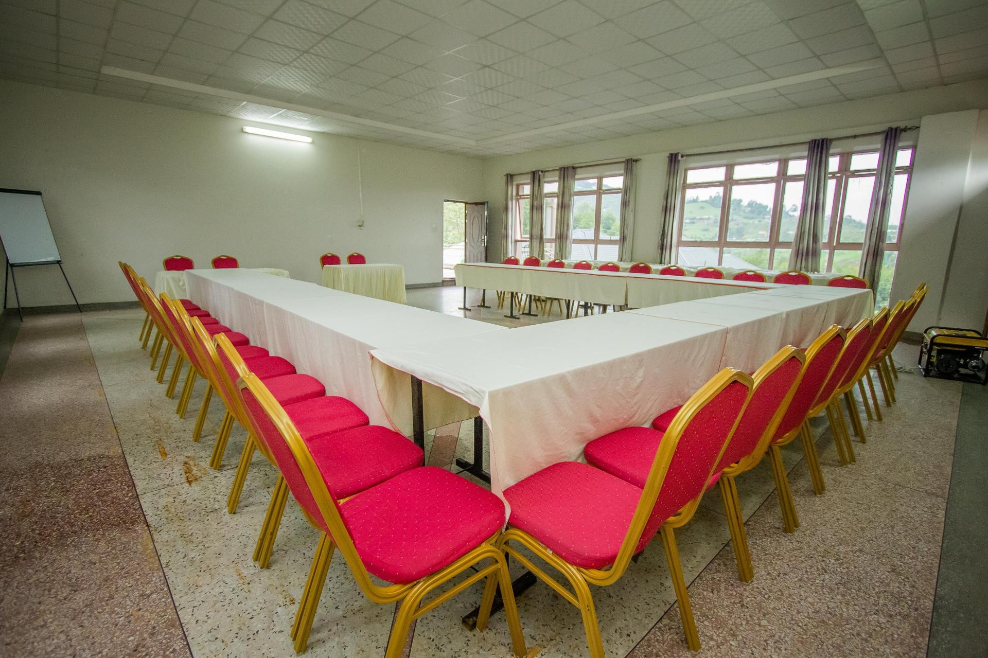 Centro de Negocios Ntungamo Resort Hotel