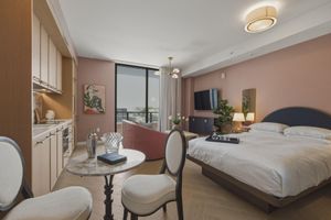 Renta temporal - Designer Studio With Balcony Walk to Restaurants, Art & Nightlife