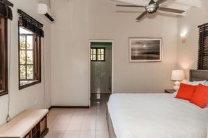 Alquiler Vacacional - A private vacation villa with gorgeous pool.
