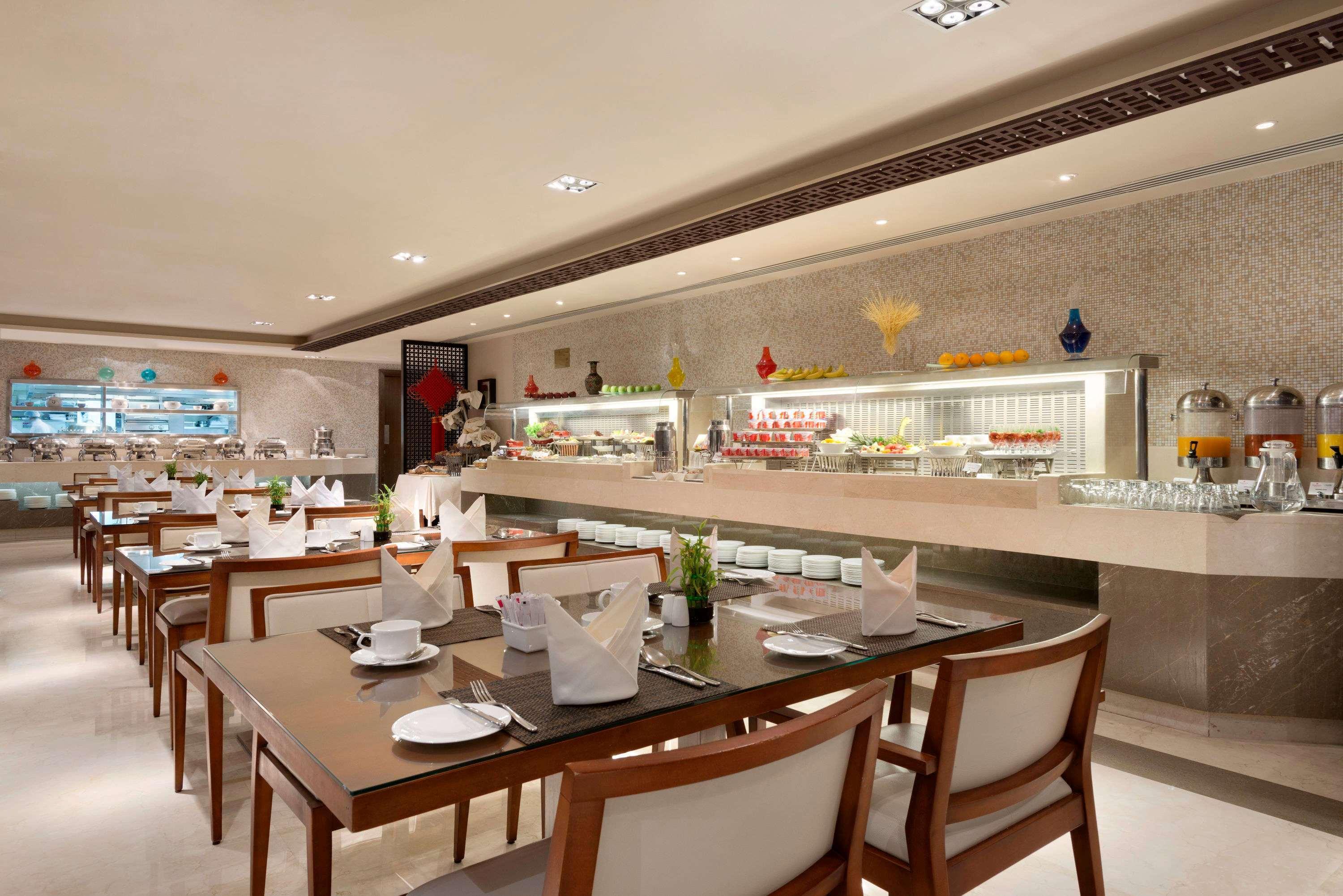 Restaurant Ramada by Wyndham Abu Dhabi Downtown