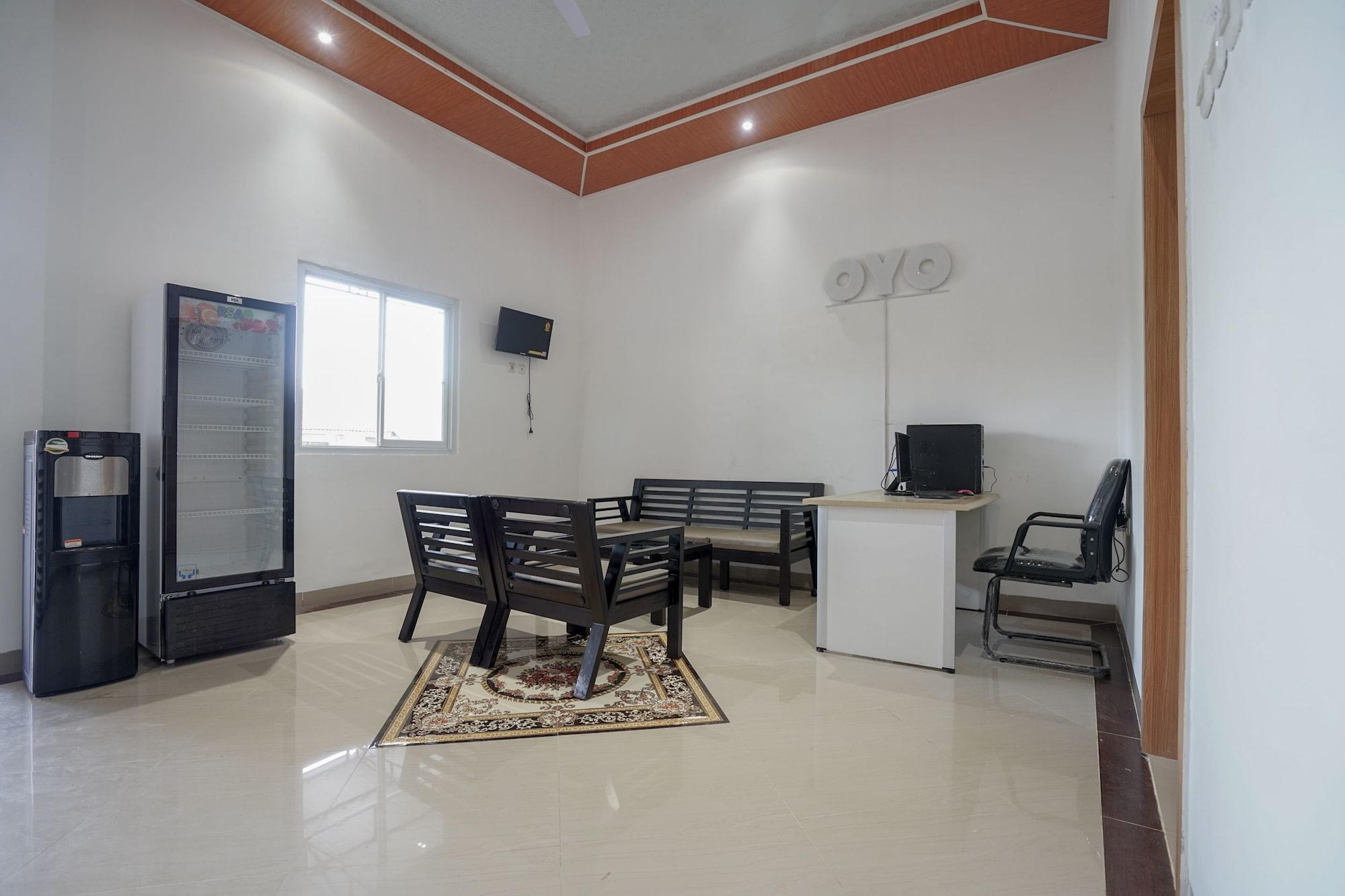 Vista Lobby OYO 945 Mega Kost 2