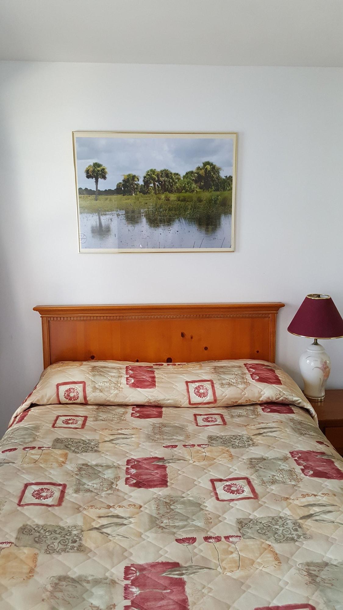 Varios Maples Motel