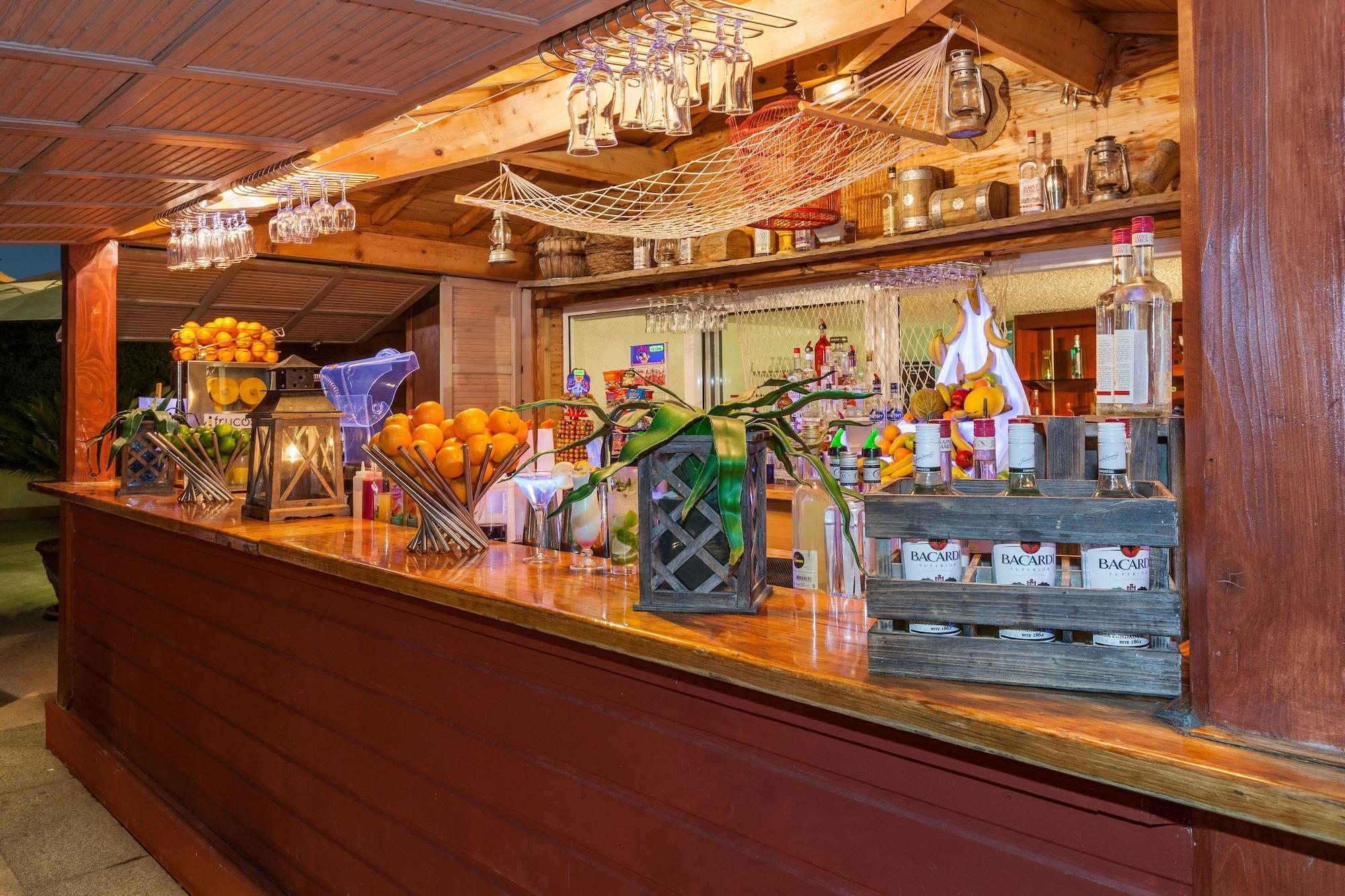 Bar/Salón Hotel Club Marina Viva