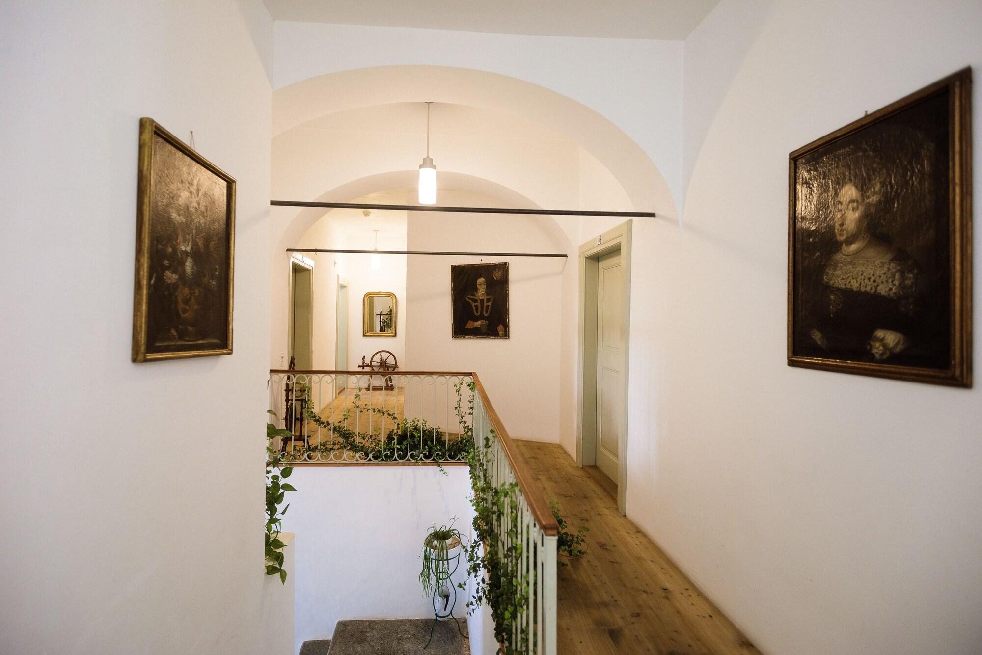Varios Hotel Albrici